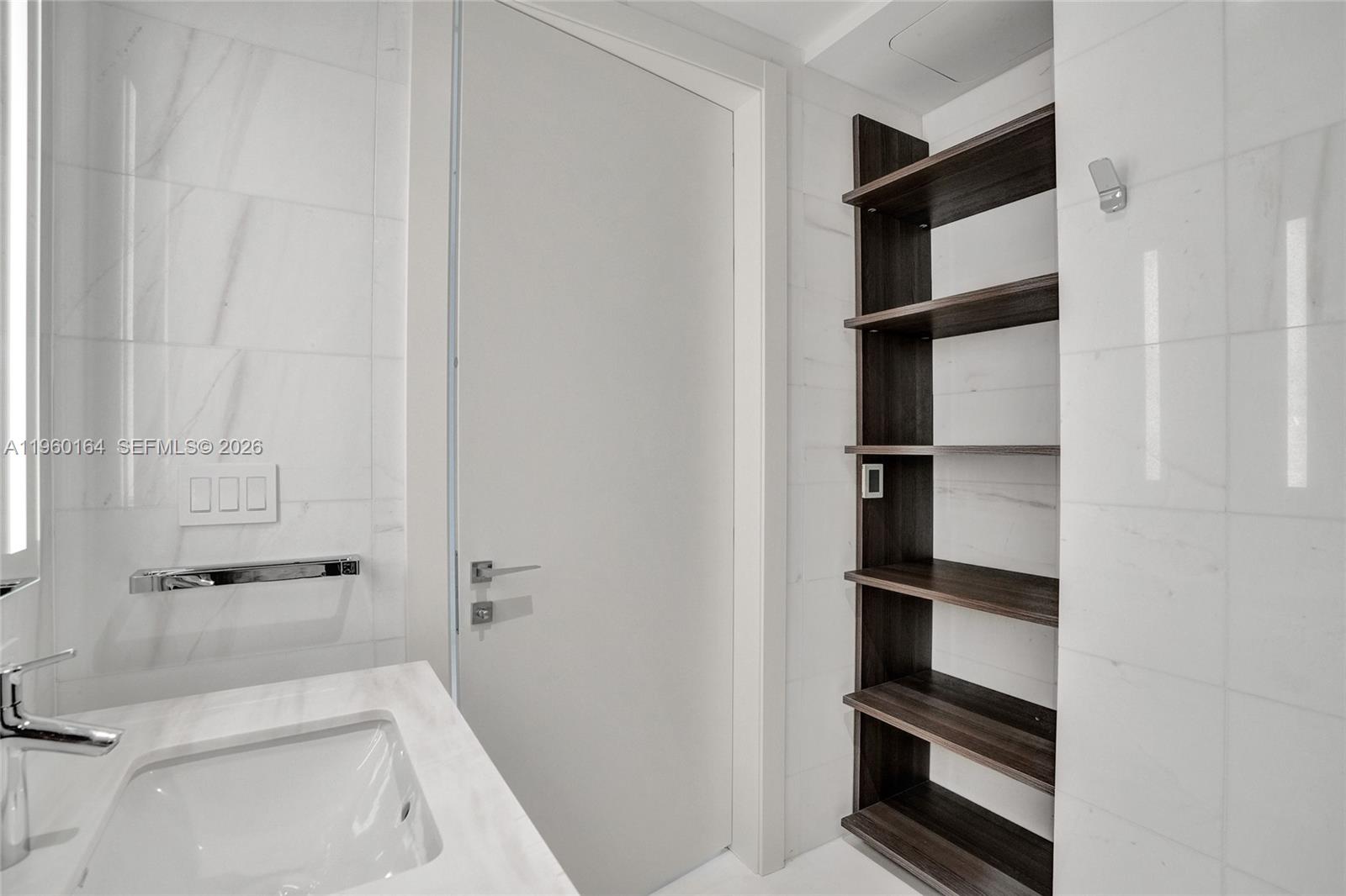 300 Biscayne Blvd Way #2105W Miami, FL 33131