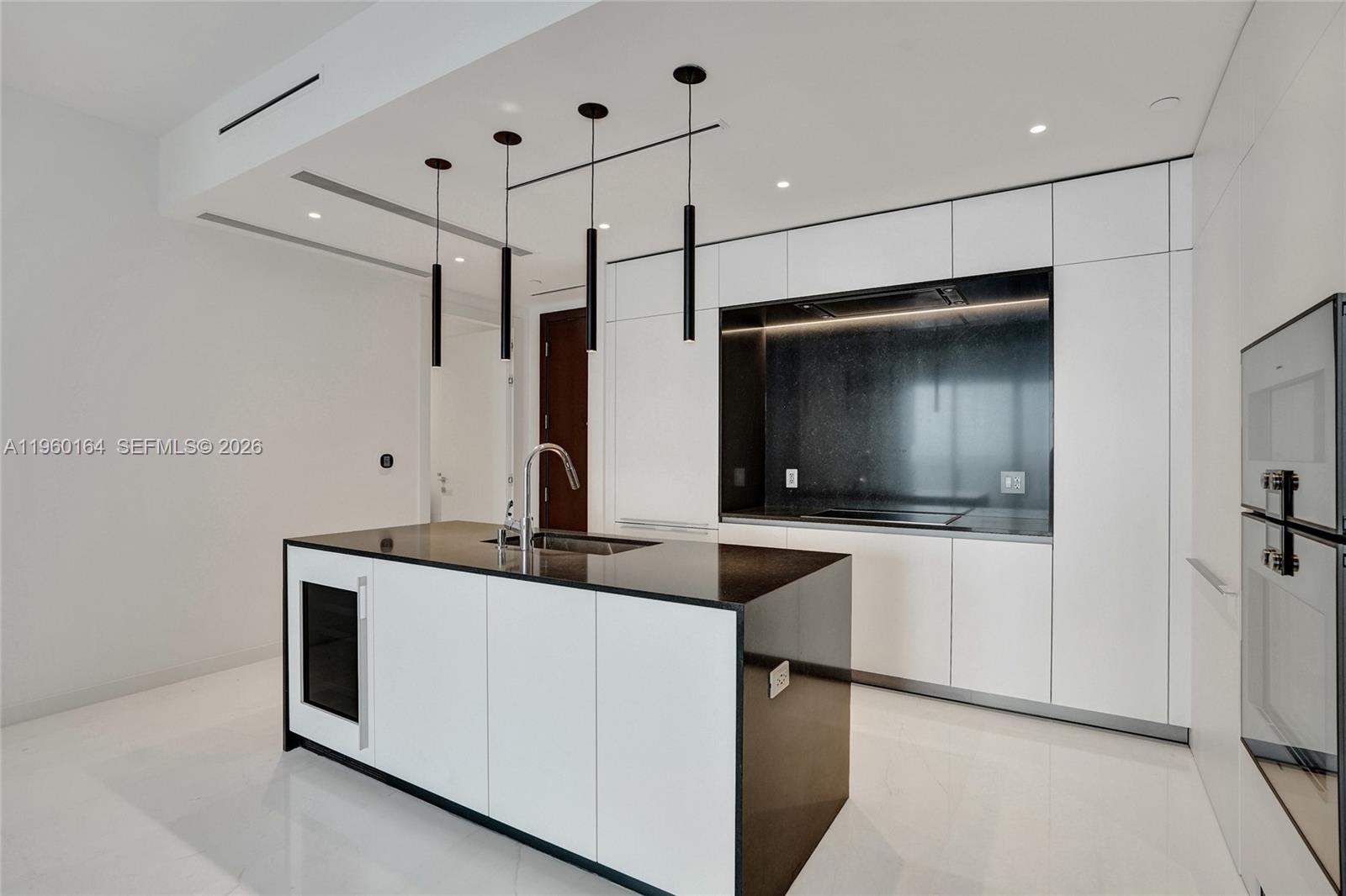 300 Biscayne Blvd Way #2105W Miami, FL 33131