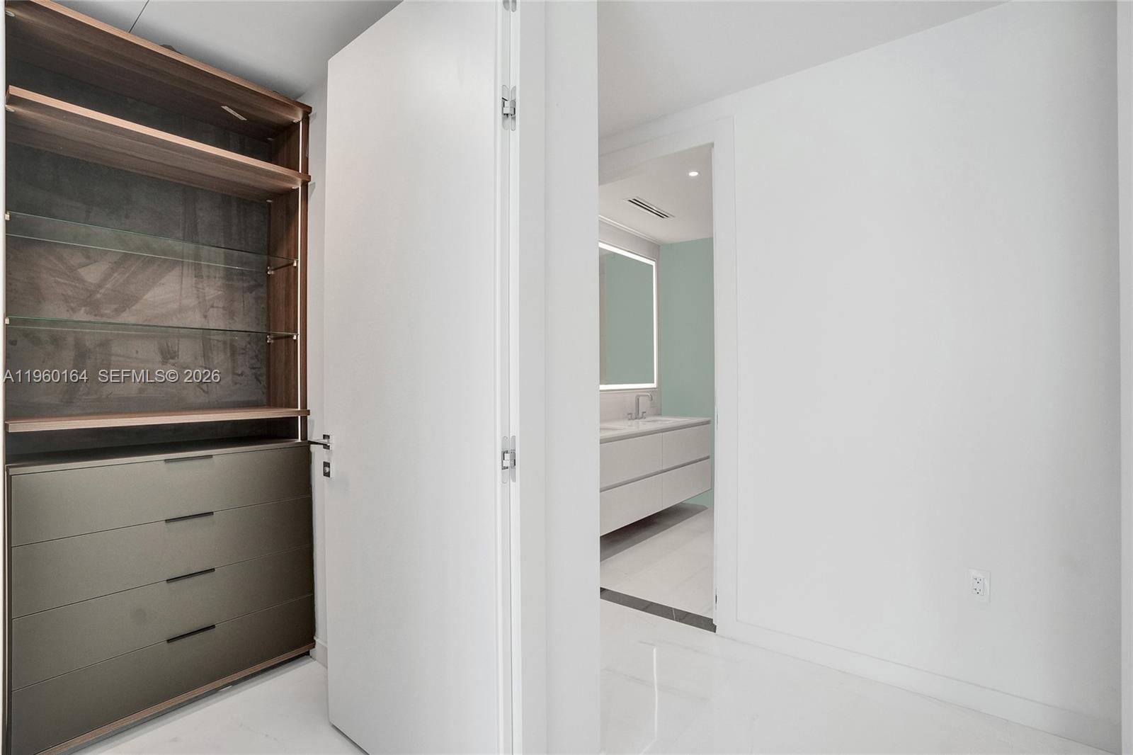 300 Biscayne Blvd Way #2105W Miami, FL 33131