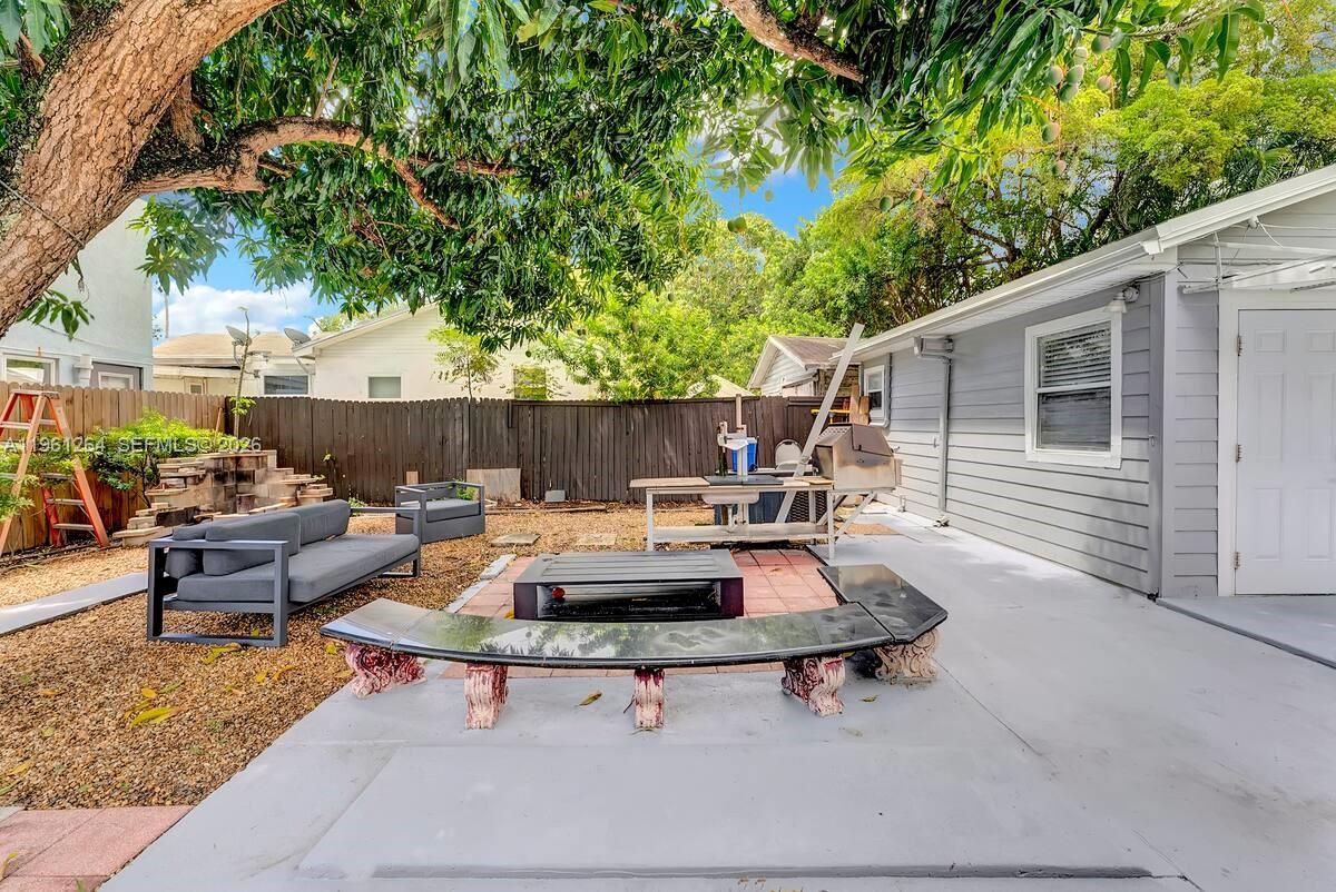 107 E Stirling Rd Dania Beach, FL 33004