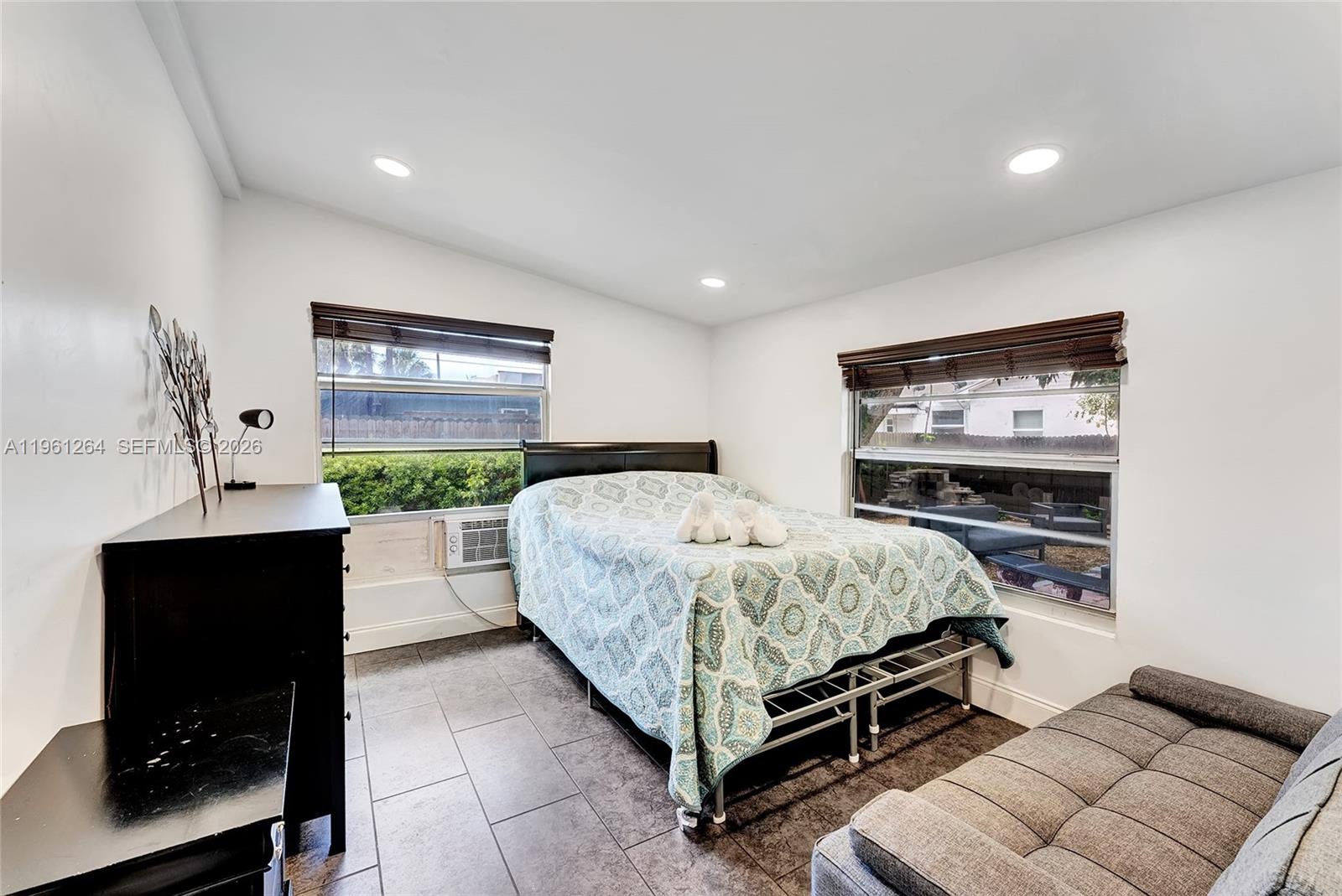 107 E Stirling Rd Dania Beach, FL 33004