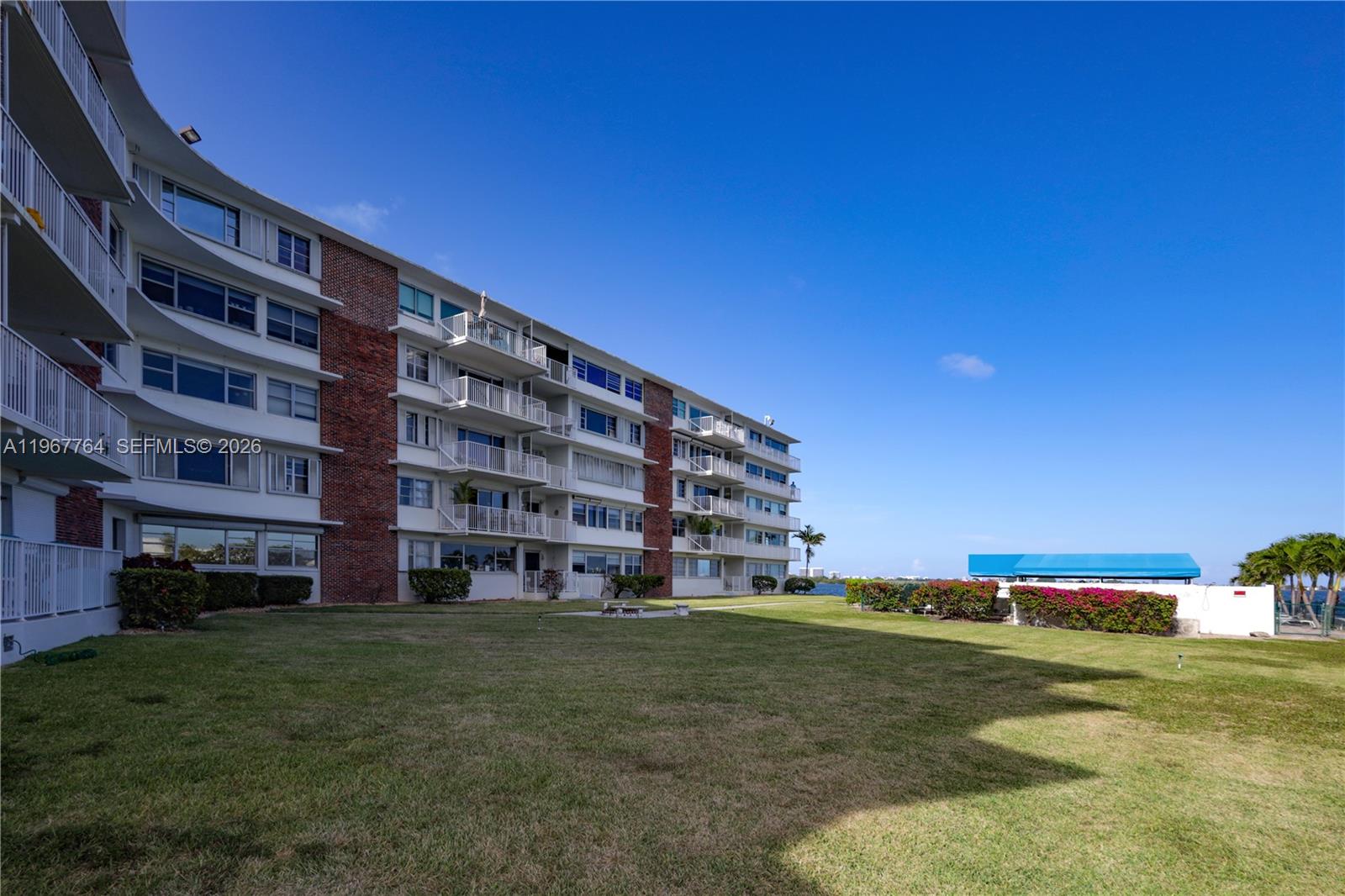 1700 NE 105th St #512