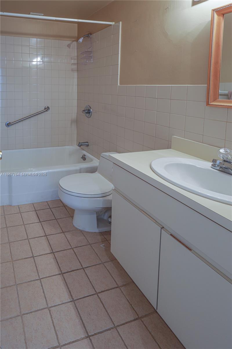 1700 NE 105th St #512 Miami Shores, FL 33138