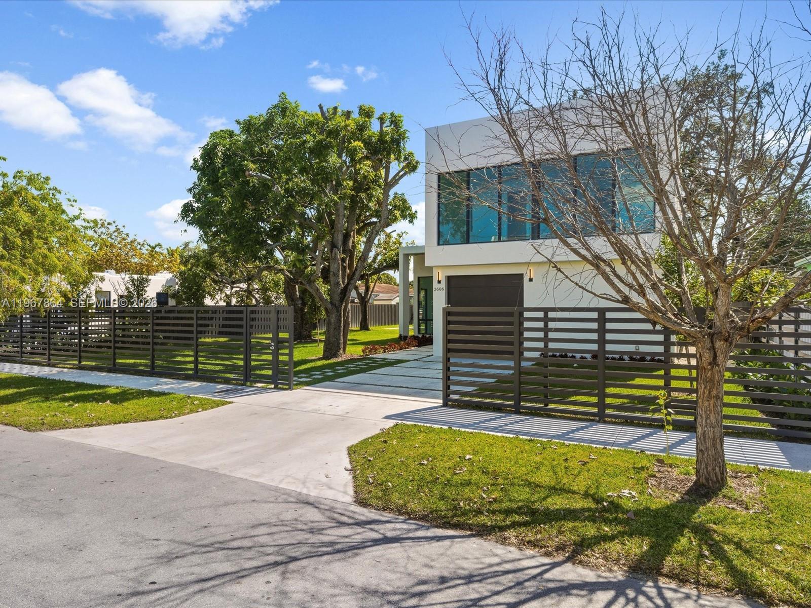 2606 SW 19th St Miami, FL 33145