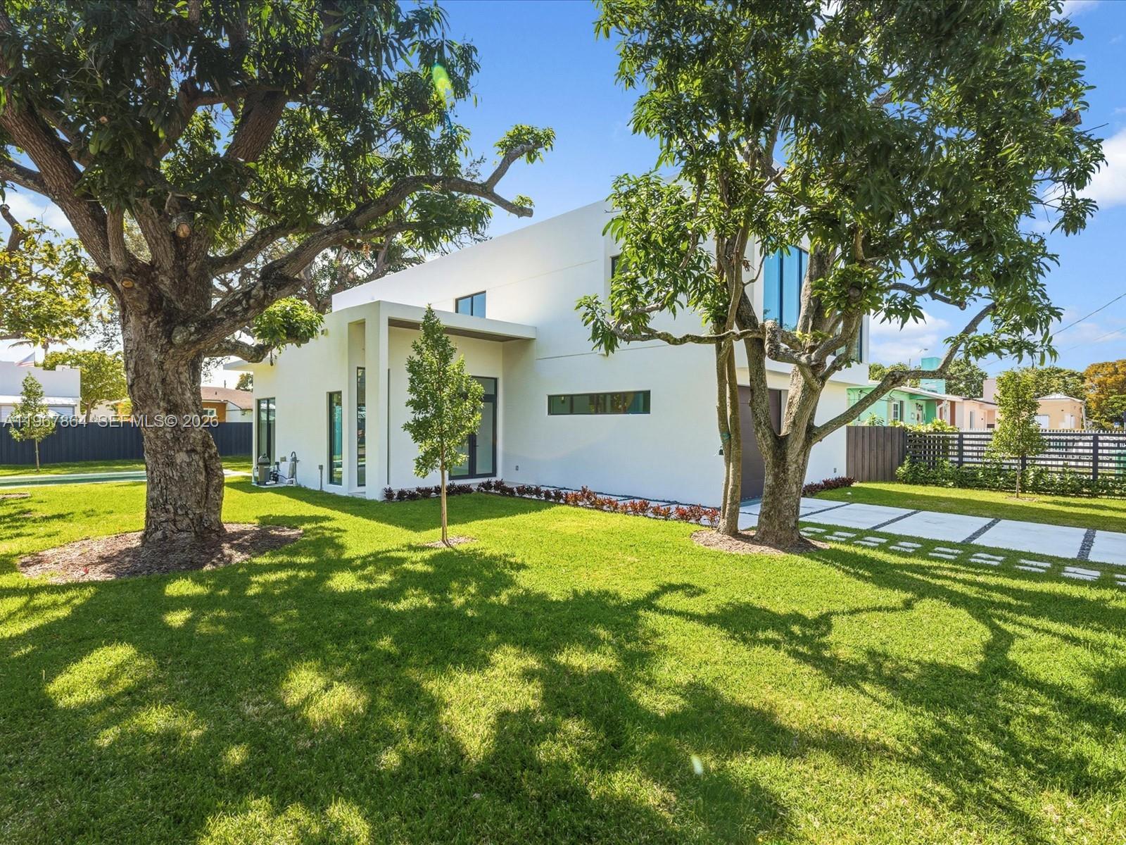 2606 SW 19th St Miami, FL 33145