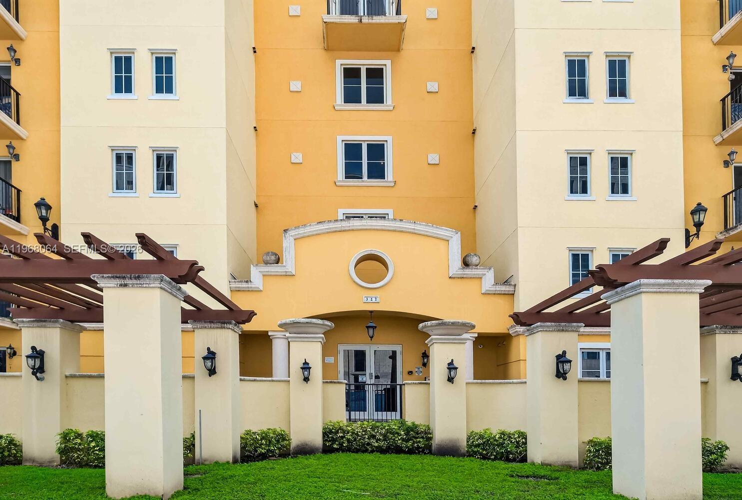 322 Madeira Ave #304 Coral Gables, FL 33134