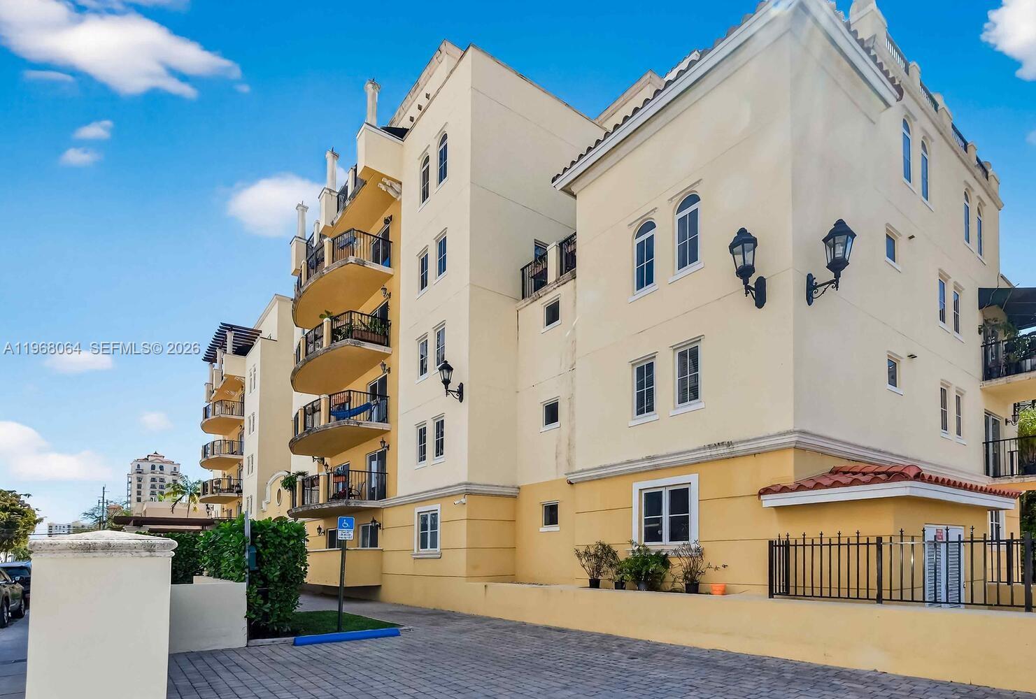 322 Madeira Ave #304 Coral Gables, FL 33134