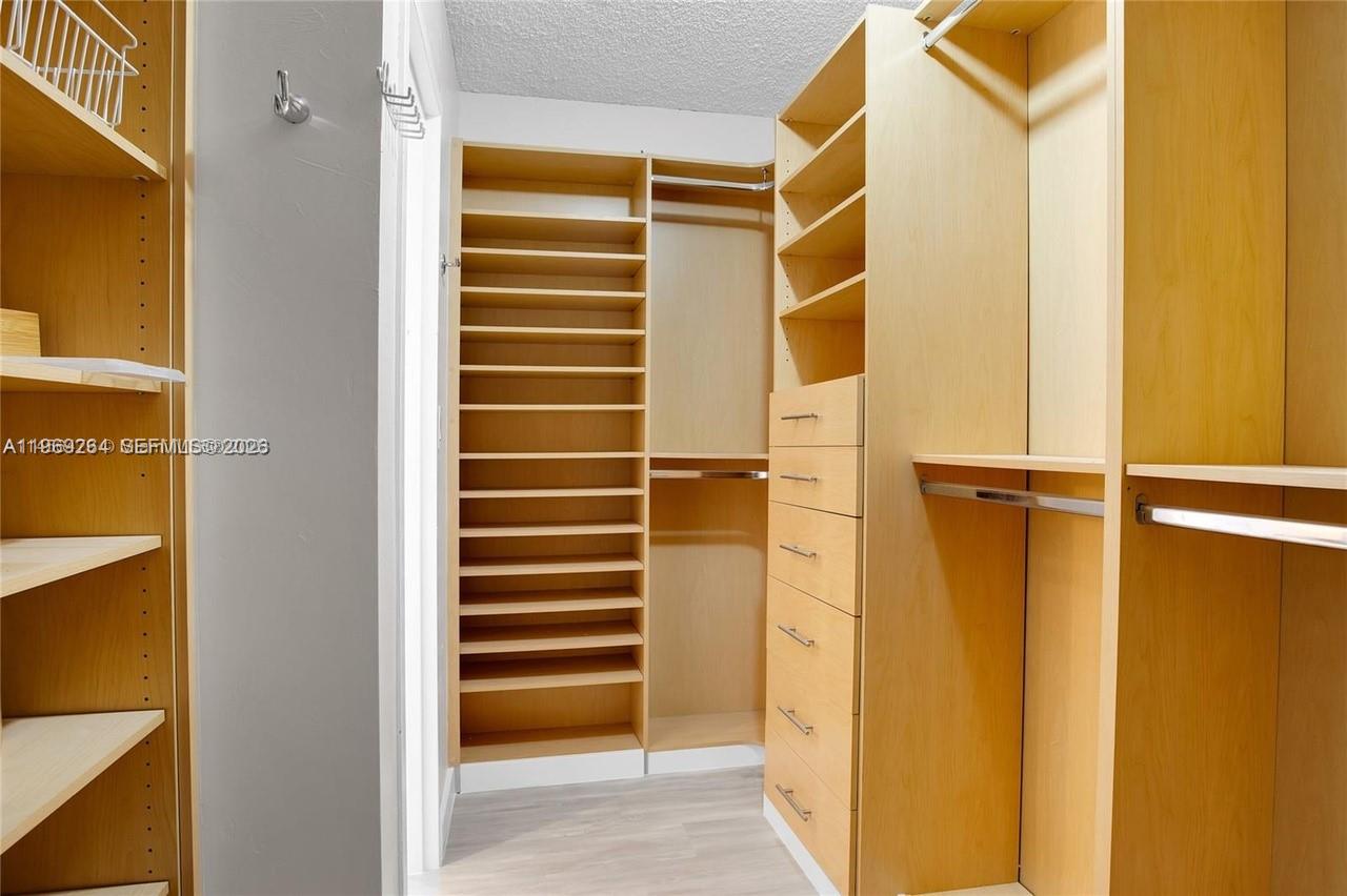 145 SE 25th Rd #602 Miami, FL 33129