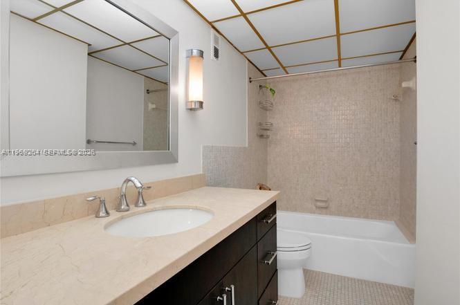 145 SE 25th Rd #602 Miami, FL 33129