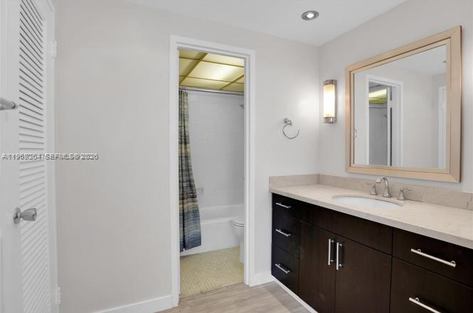 145 SE 25th Rd #602 Miami, FL 33129