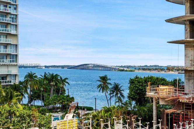 145 SE 25th Rd #602 Miami, FL 33129