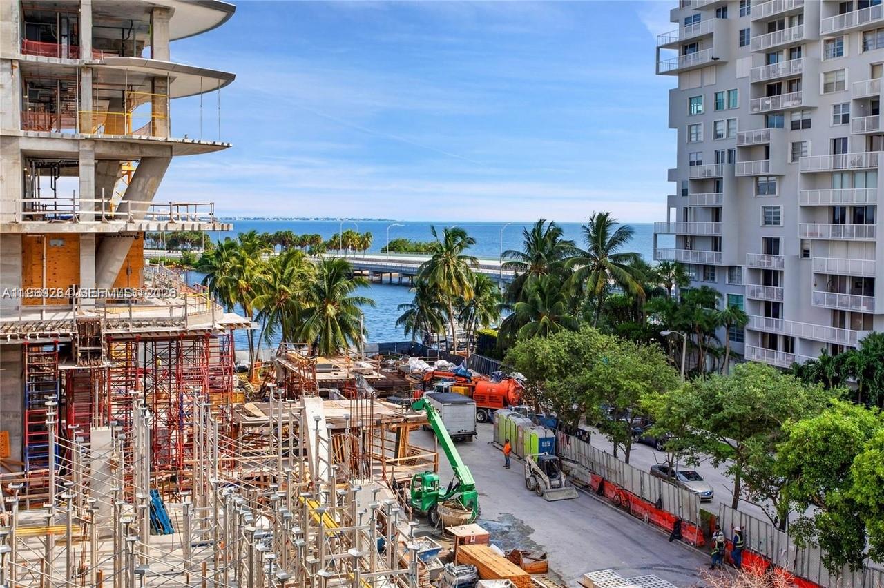 145 SE 25th Rd #602 Miami, FL 33129