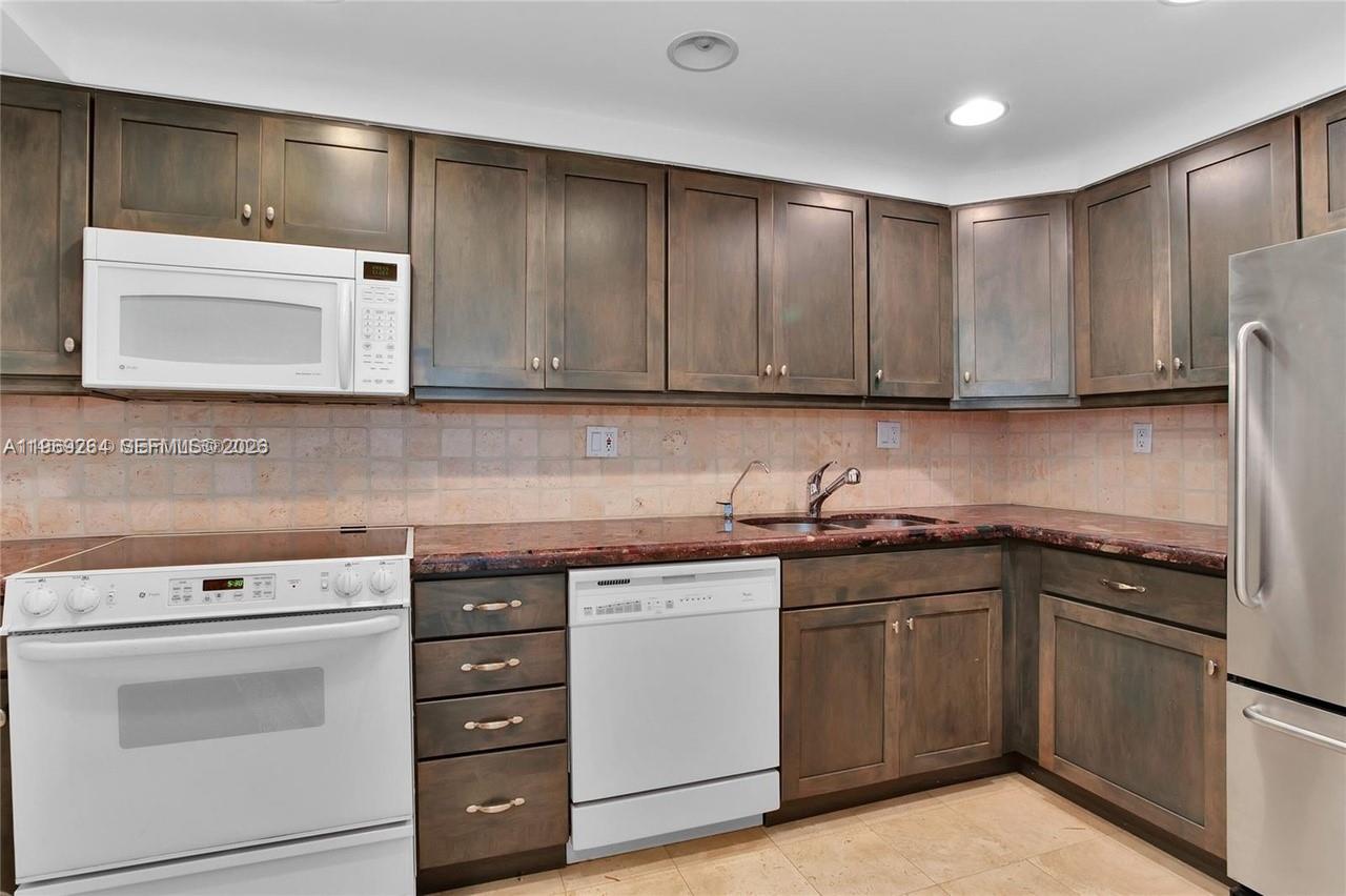 145 SE 25th Rd #602 Miami, FL 33129