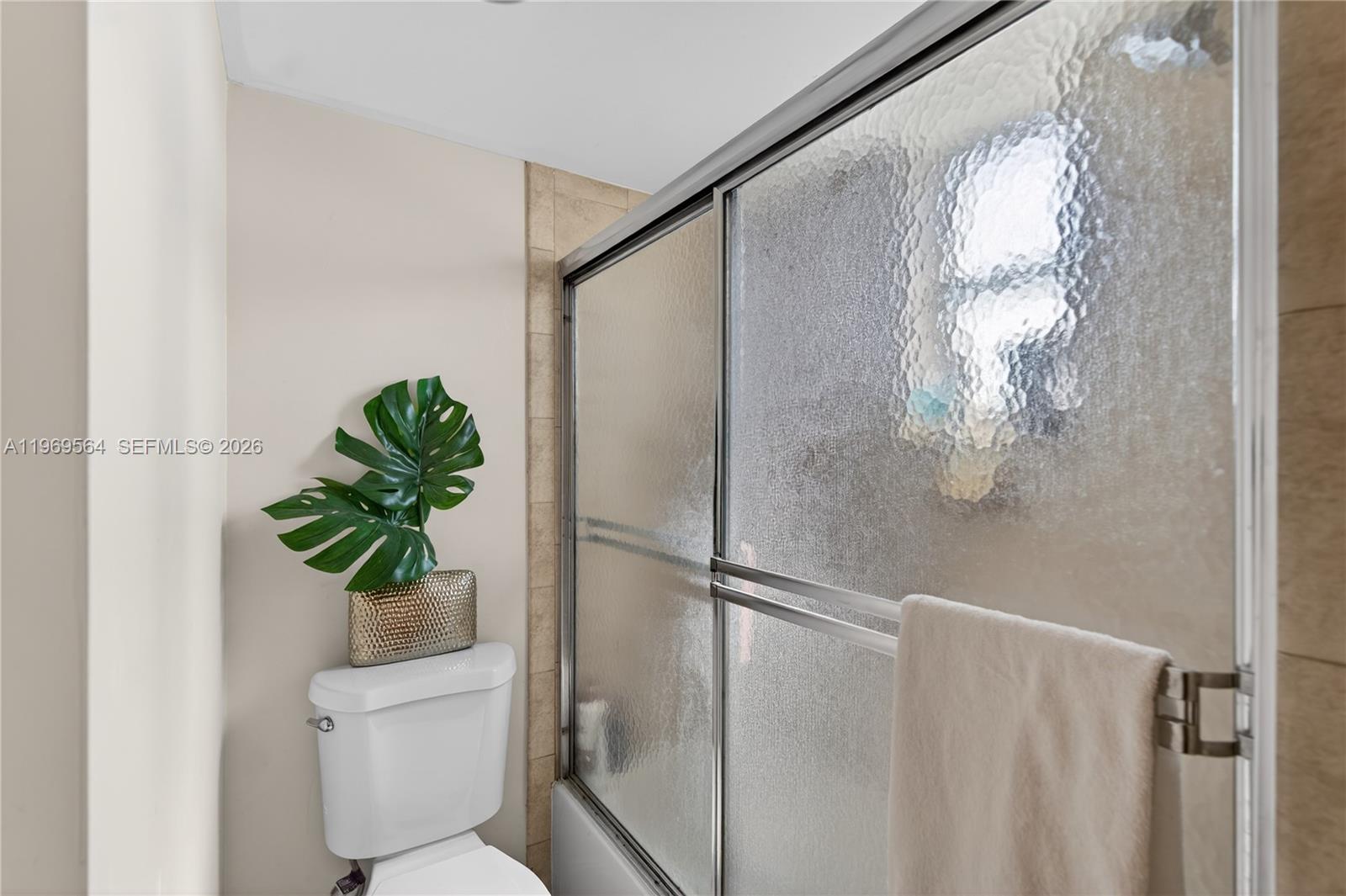 2351 Douglas Rd #1104 Miami, FL 33145