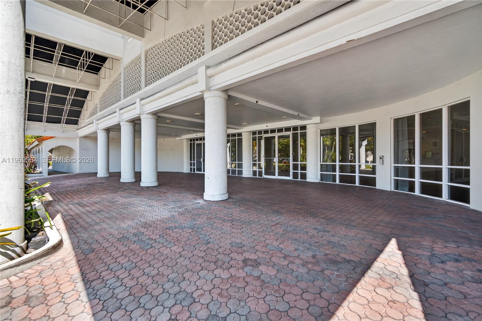 2351 Douglas Rd #1104 Miami, FL 33145