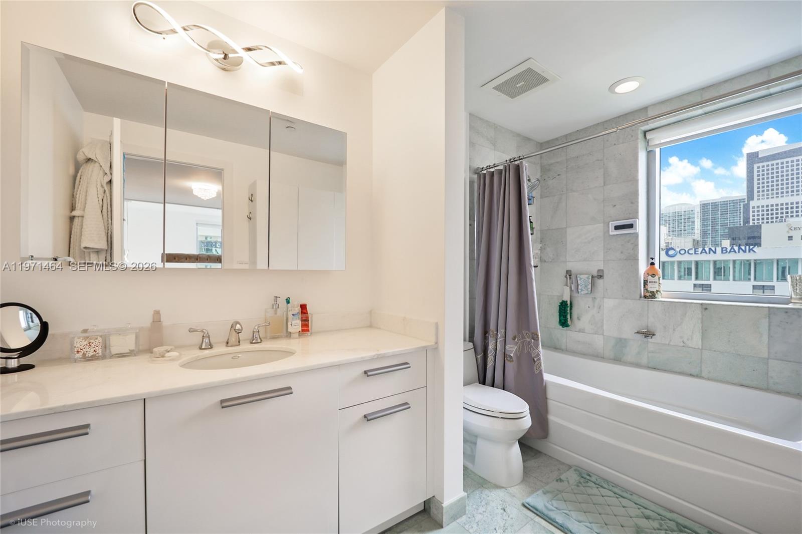 1060 Brickell Ave #1003 Miami, FL 33131