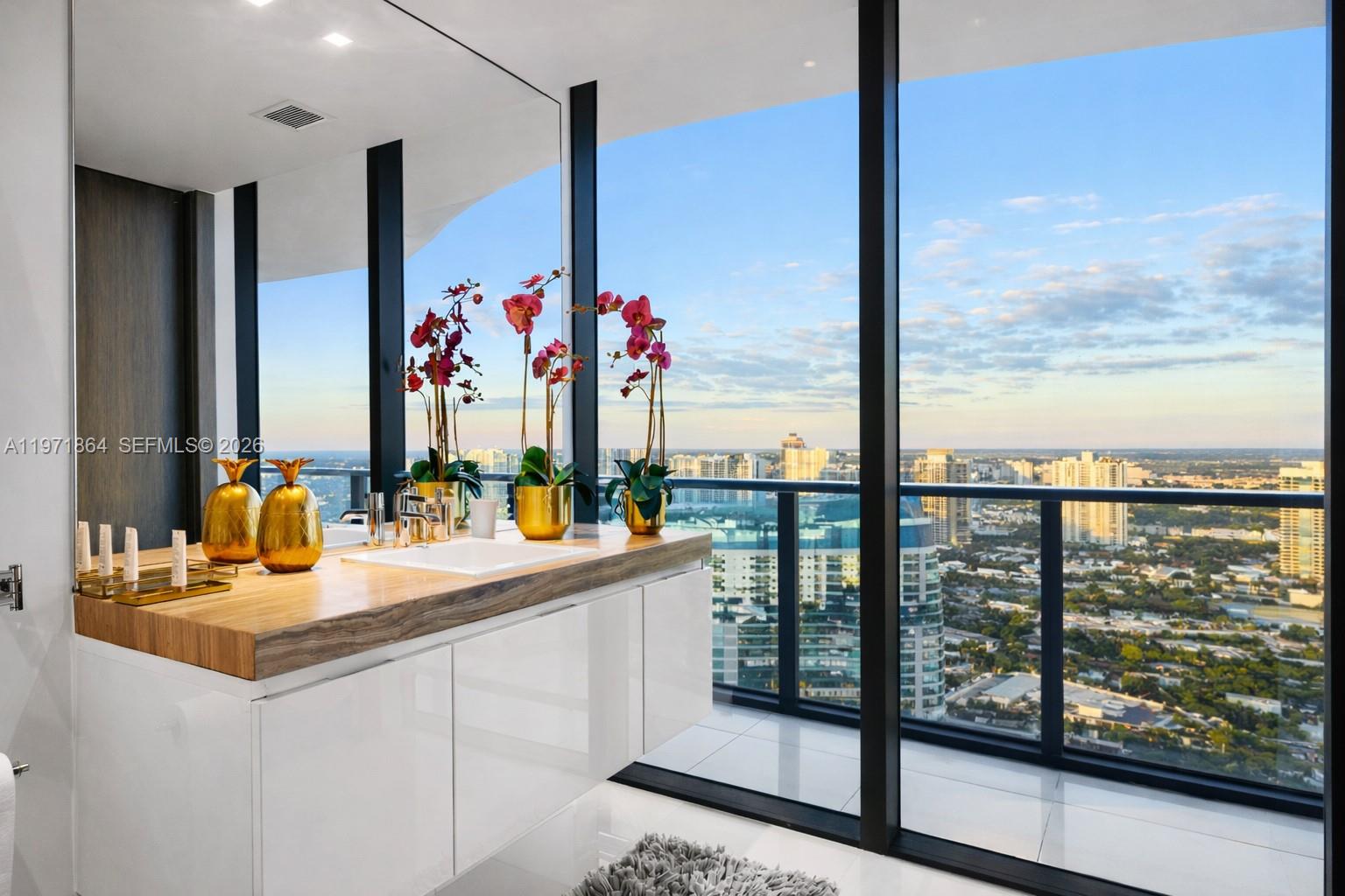 19575 Collins Ave #30 Sunny Isles Beach, FL 33160