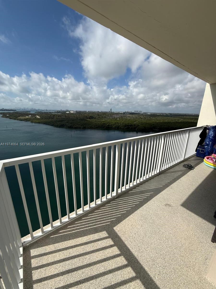 300 Bayview Dr #2106