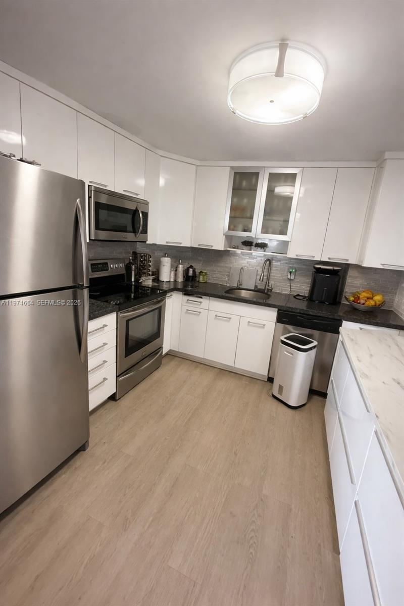 300 Bayview Dr #2106 Sunny Isles Beach, FL 33160