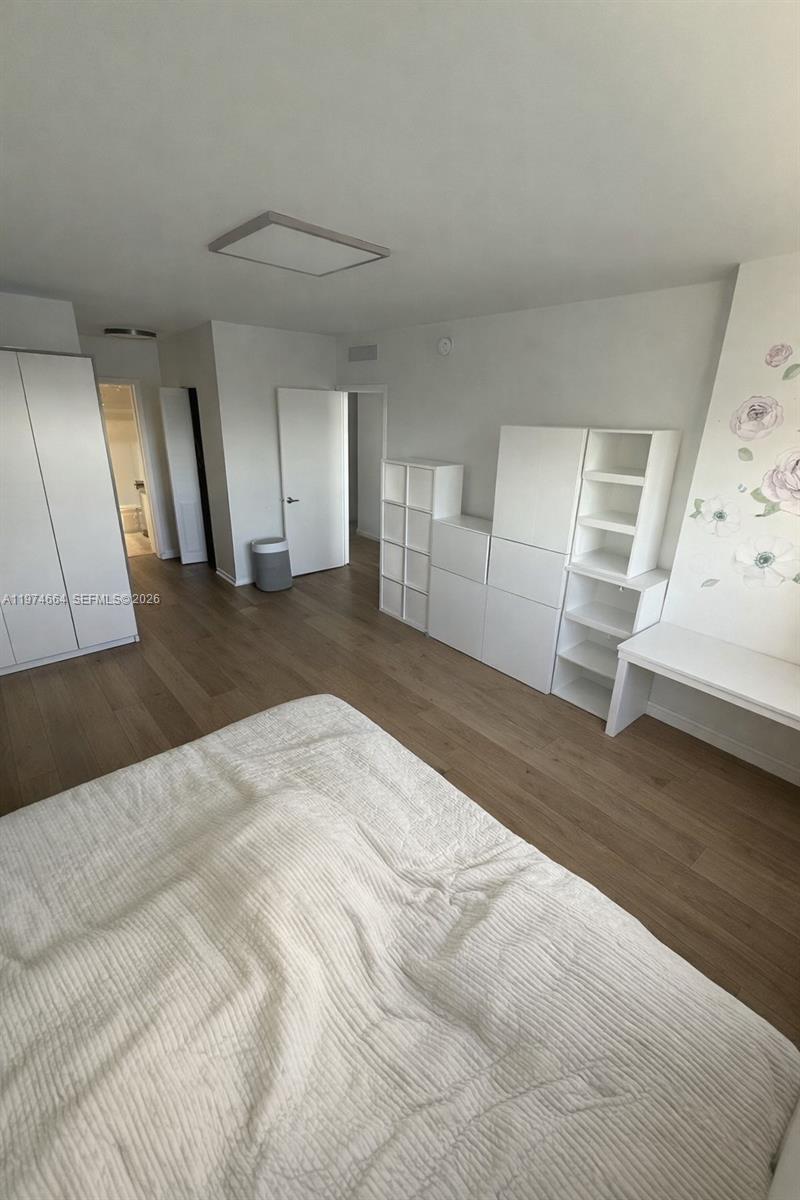 300 Bayview Dr #2106 Sunny Isles Beach, FL 33160