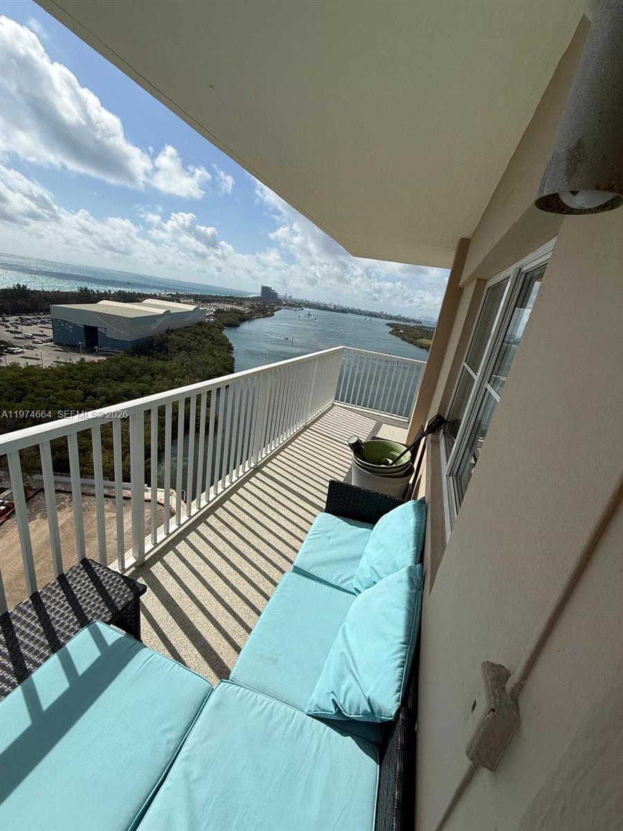 300 Bayview Dr #2106 Sunny Isles Beach, FL 33160