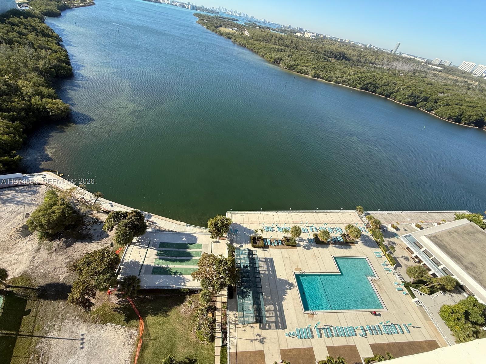 image Arlen House Condo21