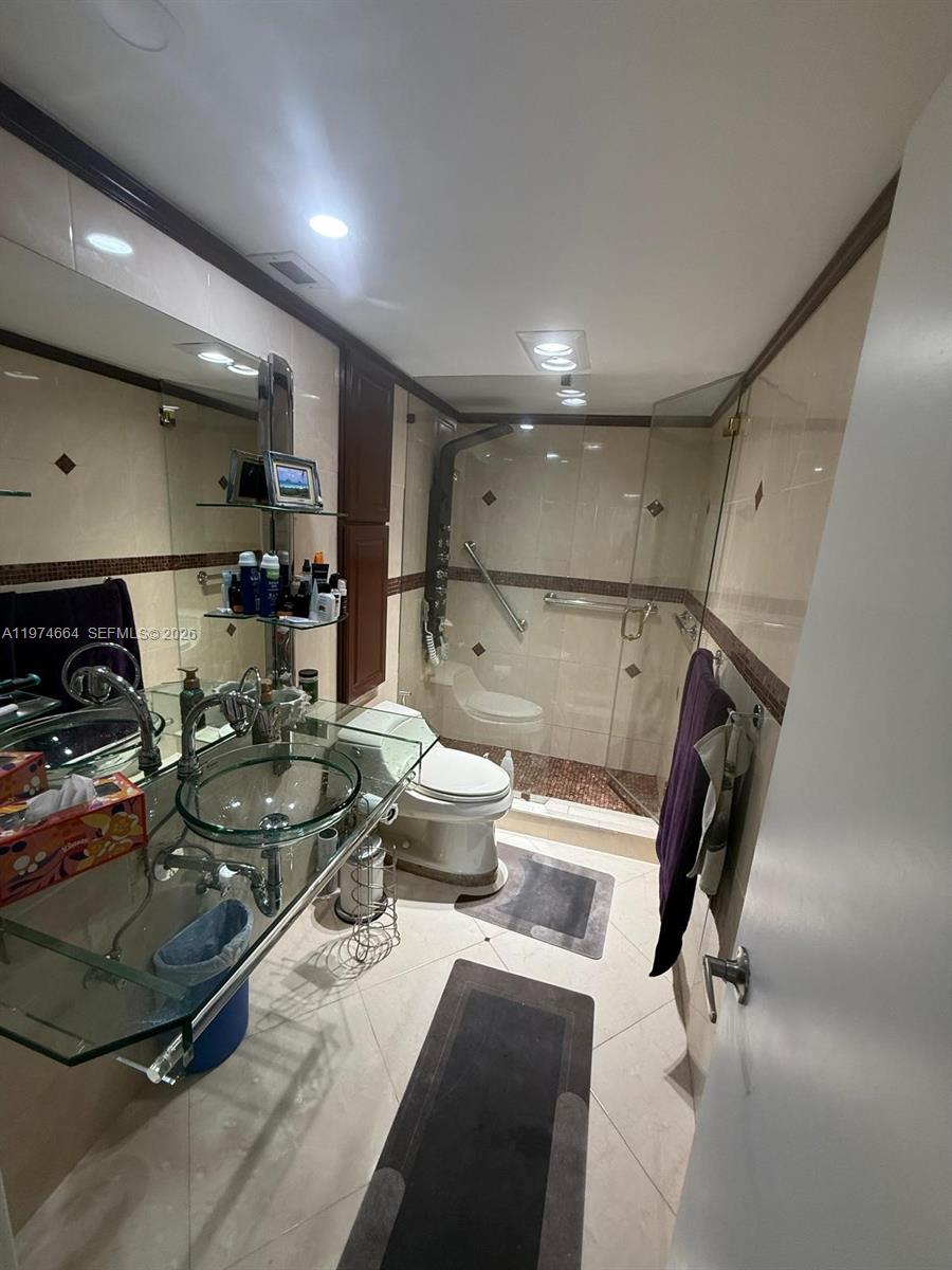 300 Bayview Dr #2106 Sunny Isles Beach, FL 33160