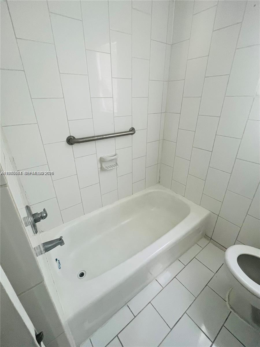 840 81st St #3 Miami Beach, FL 33141