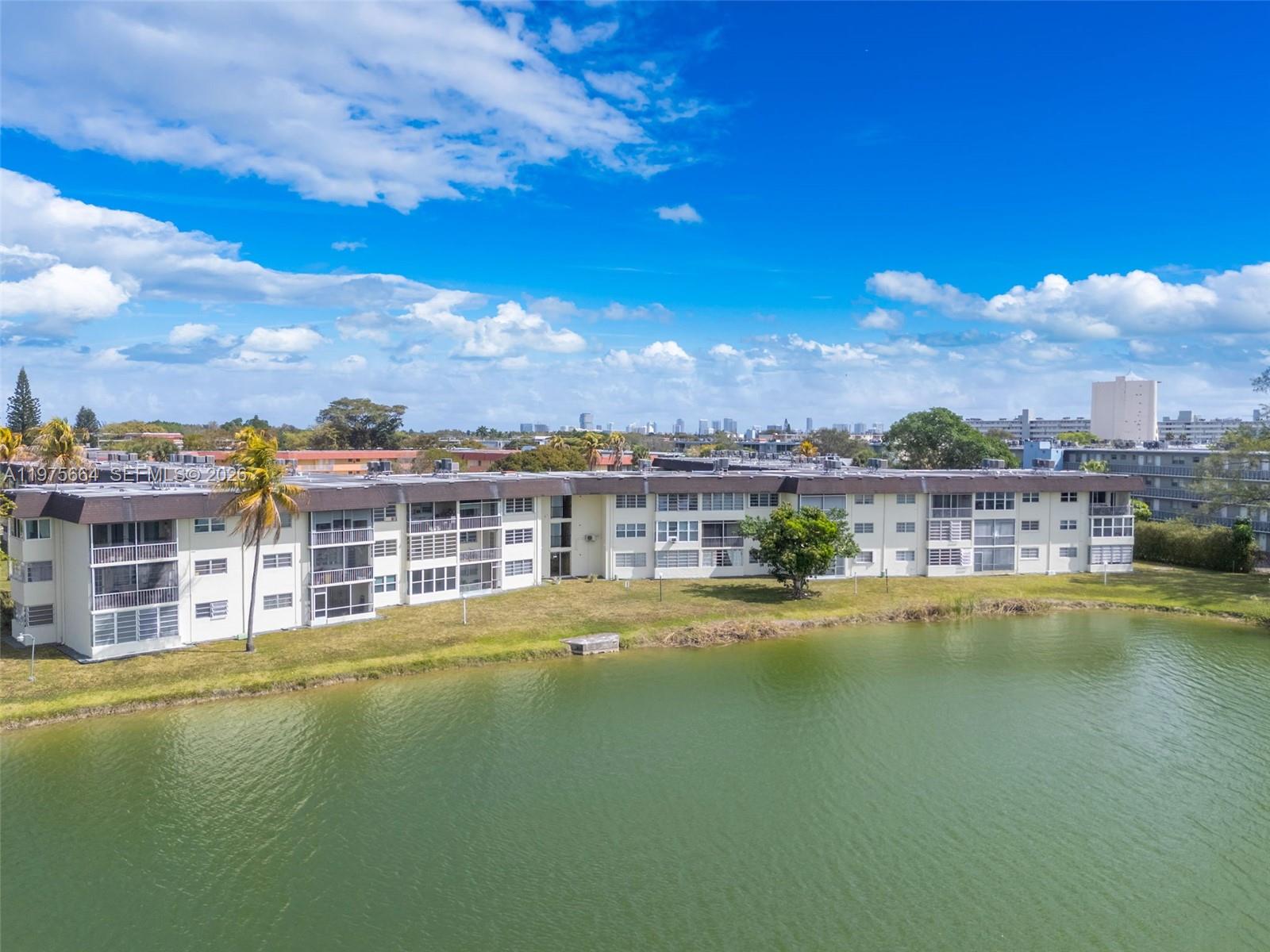 1530 NE 191st St #105