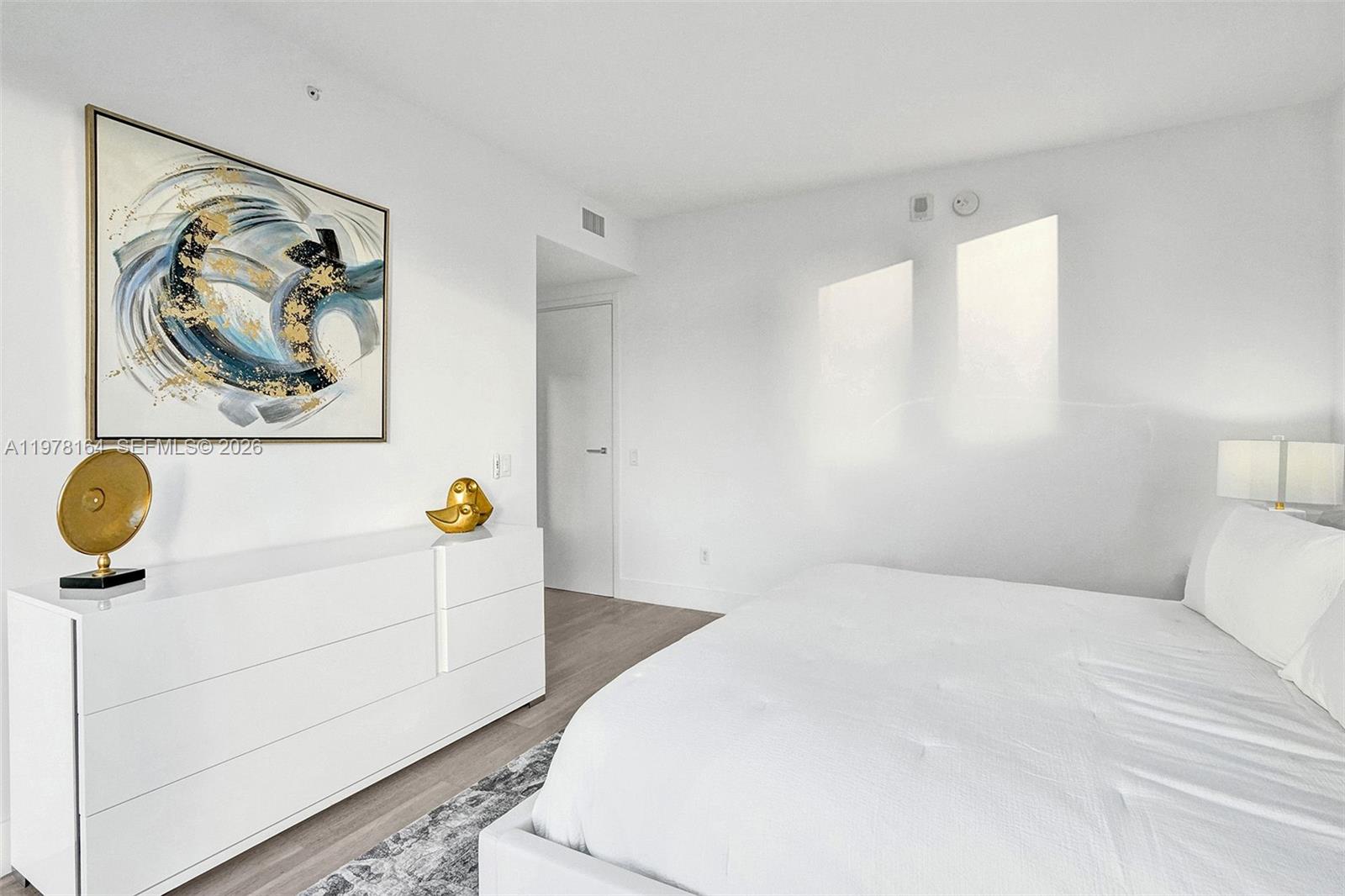 1300 Brickell Bay Dr #2702 Miami, FL 33131