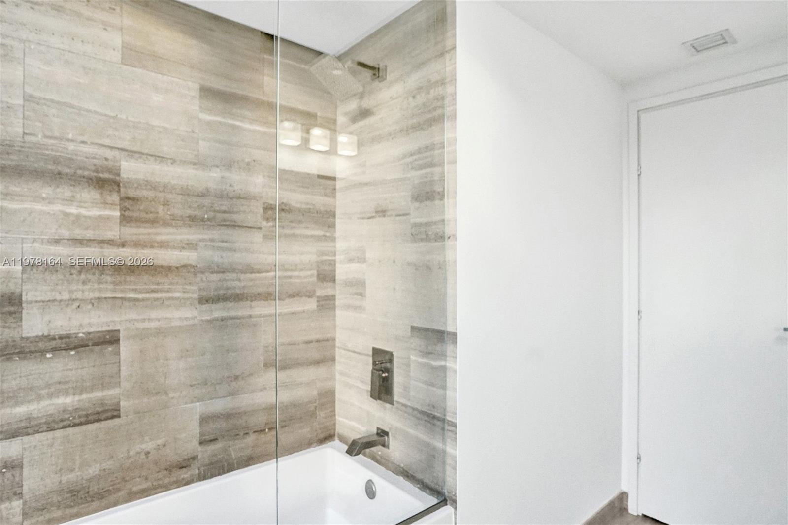 1300 Brickell Bay Dr #2702 Miami, FL 33131