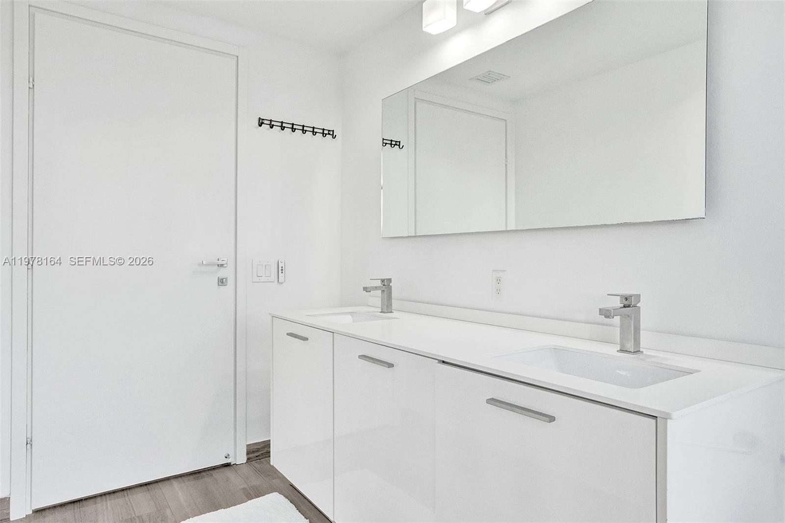 1300 Brickell Bay Dr #2702 Miami, FL 33131