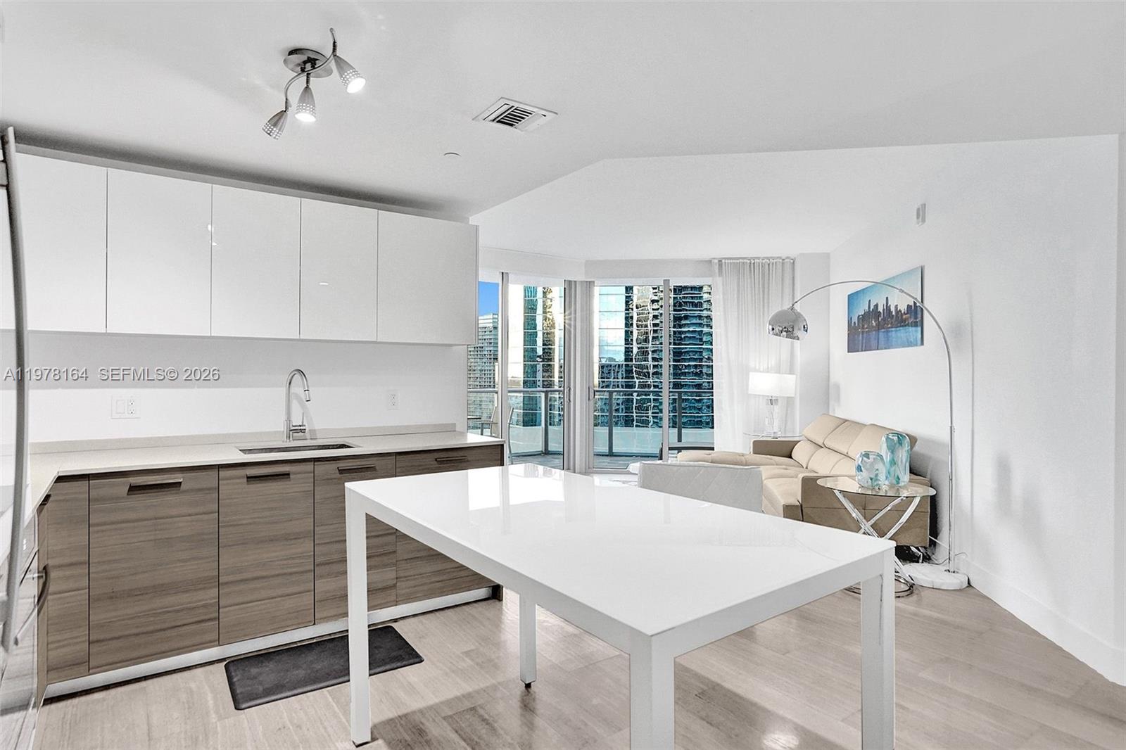 1300 Brickell Bay Dr #2702 Miami, FL 33131