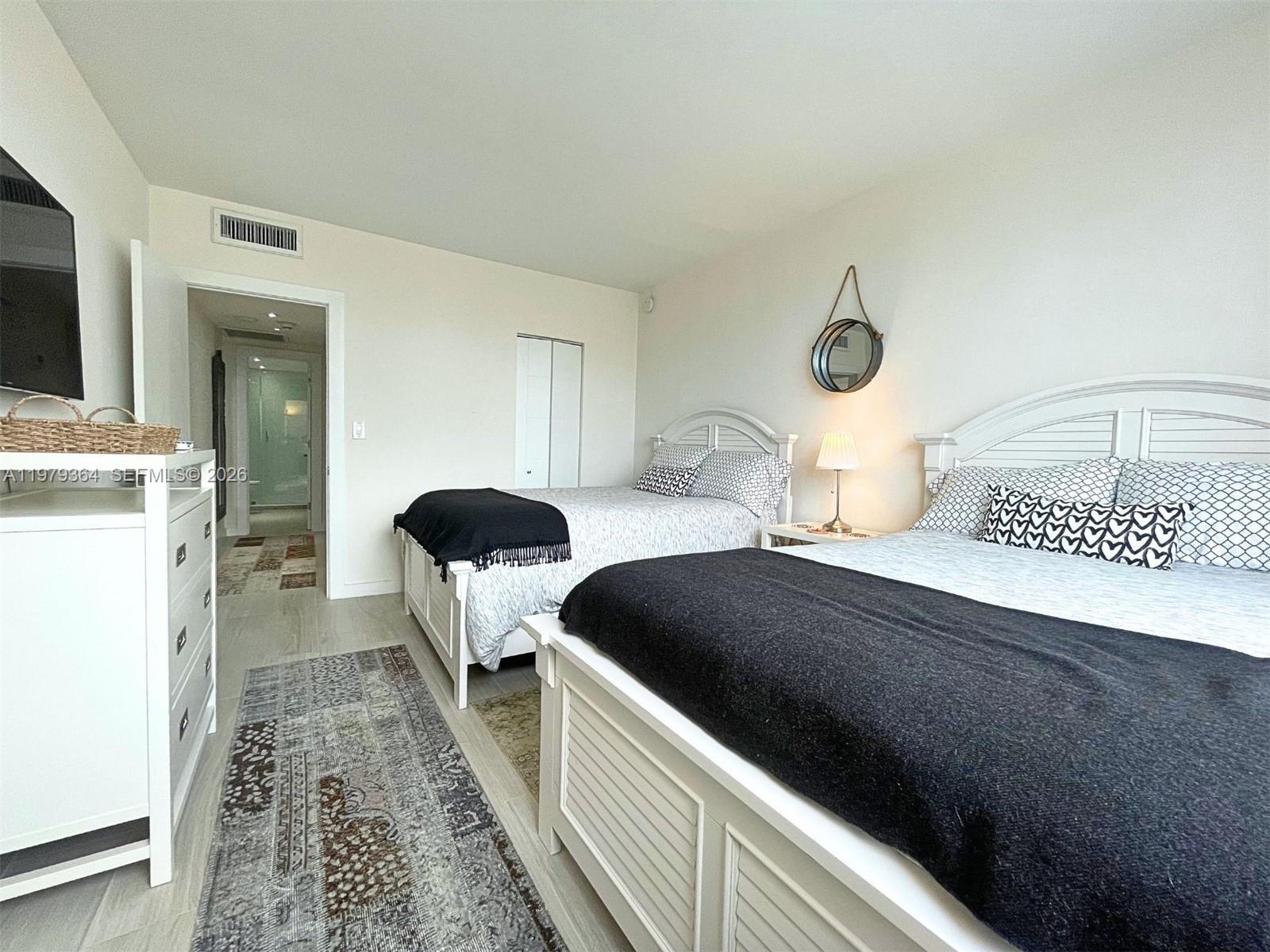 image Arlen House West8