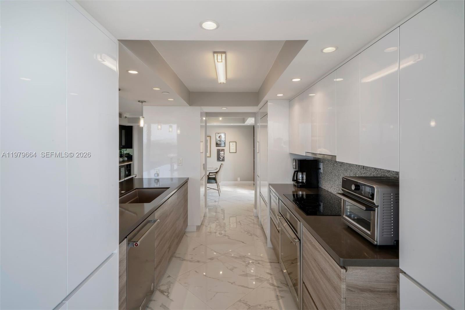 2000 Towerside Ter #PH2 Miami, FL 33138