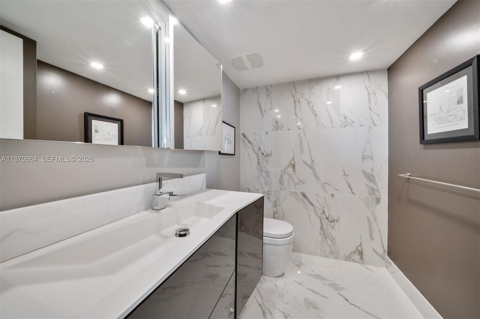 2000 Towerside Ter #PH2 Miami, FL 33138