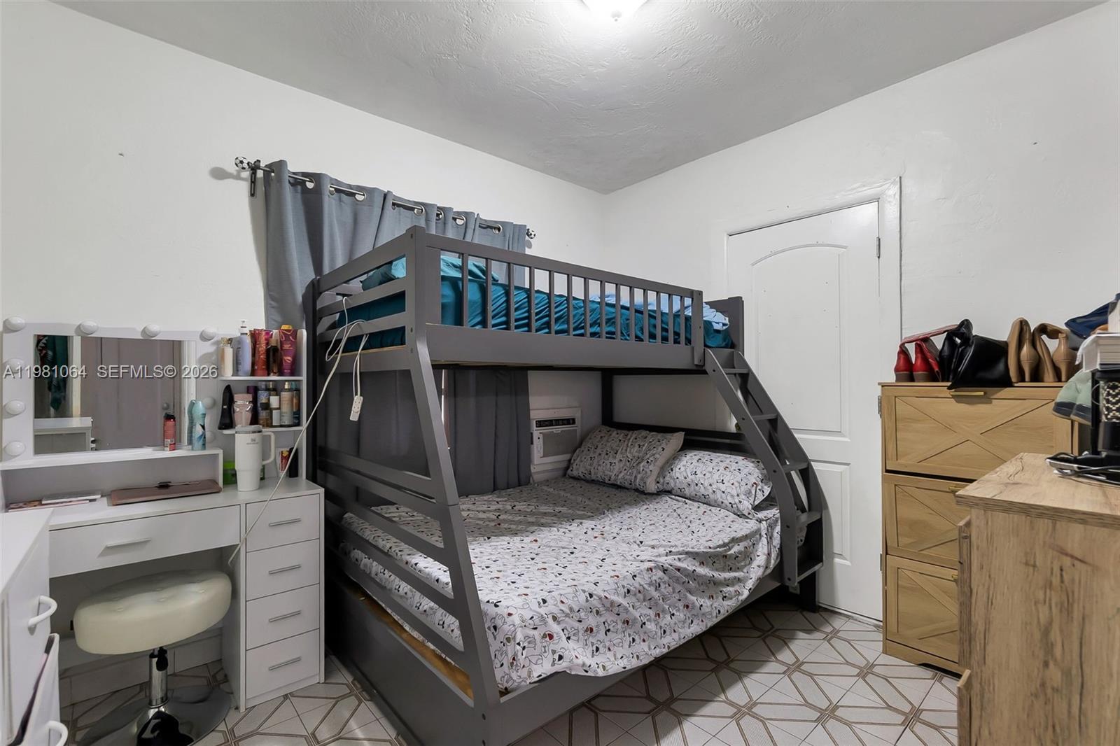 3250 NW 14th Ter Miami, FL 33125