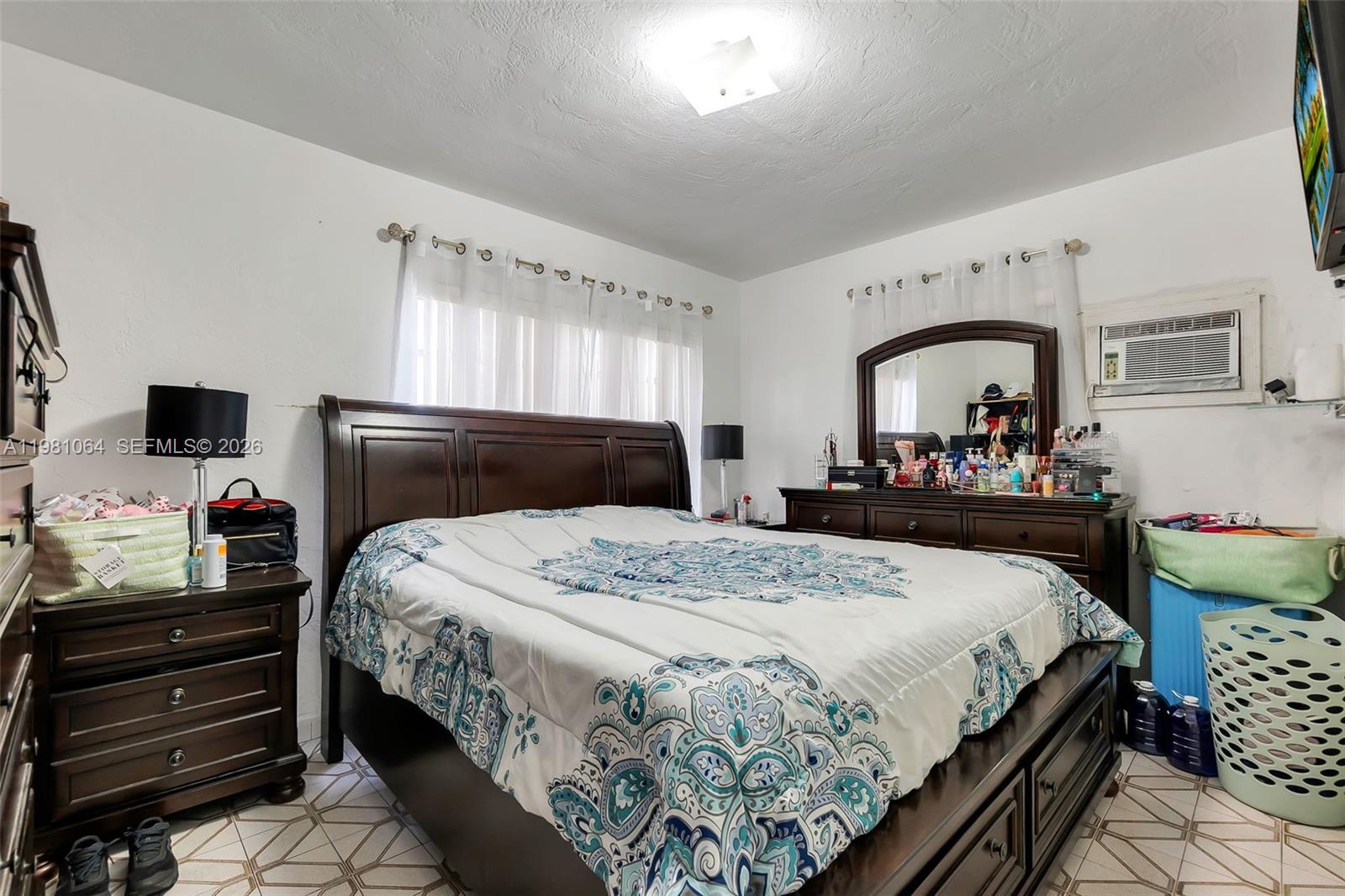 3250 NW 14th Ter Miami, FL 33125