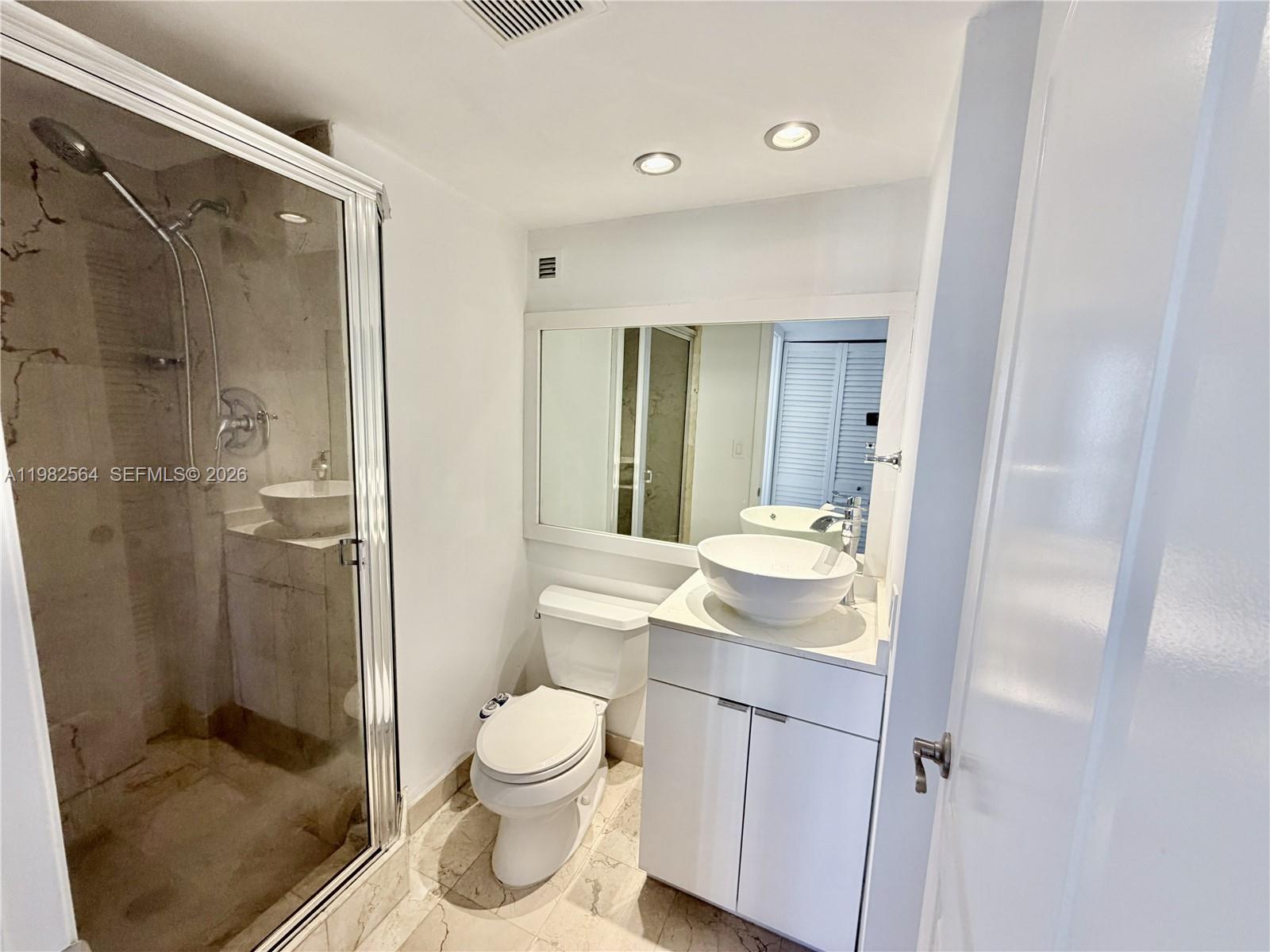 1450 Brickell Bay Dr #1405 Miami, FL 33131