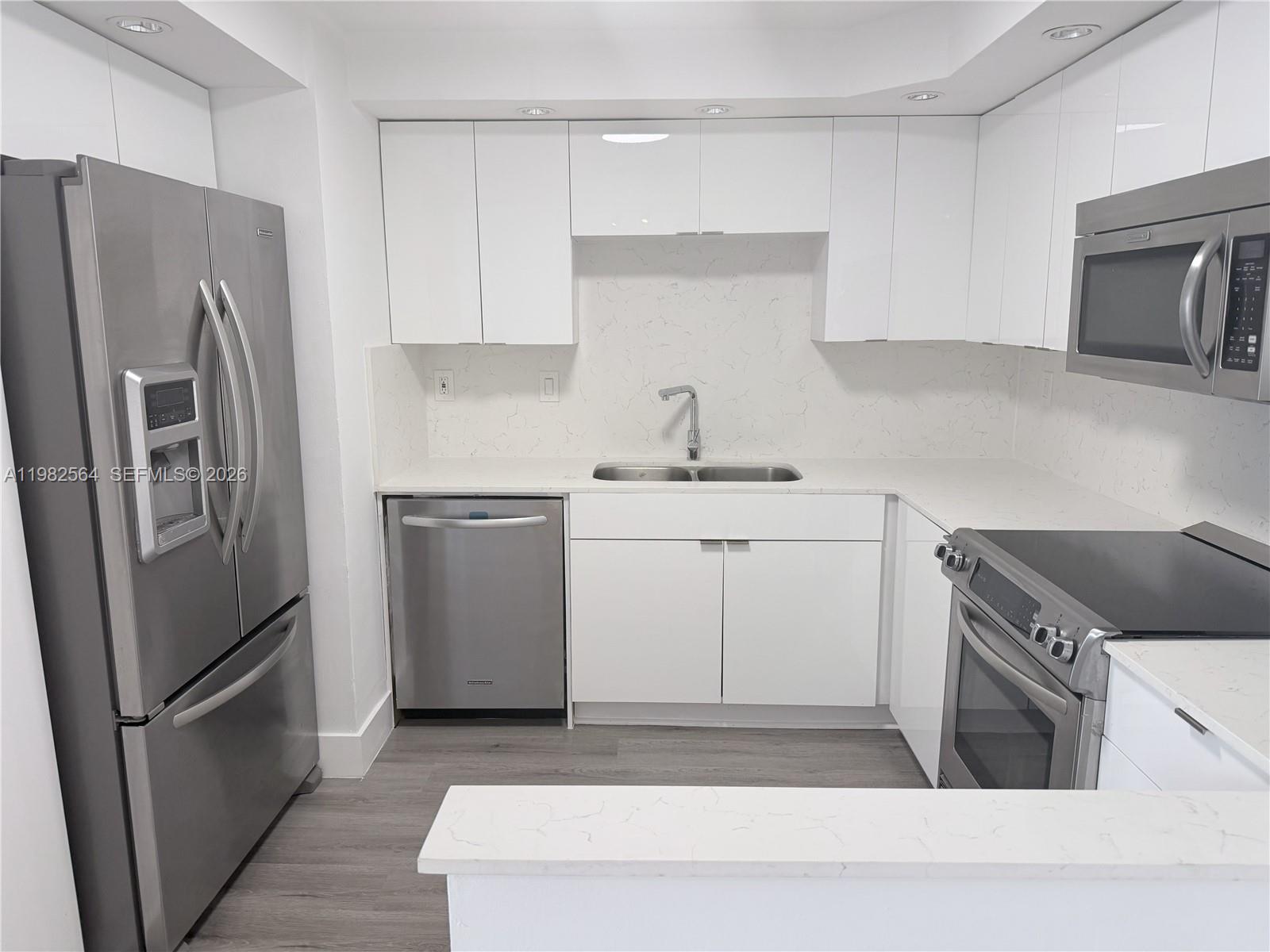 1450 Brickell Bay Dr #1405 Miami, FL 33131