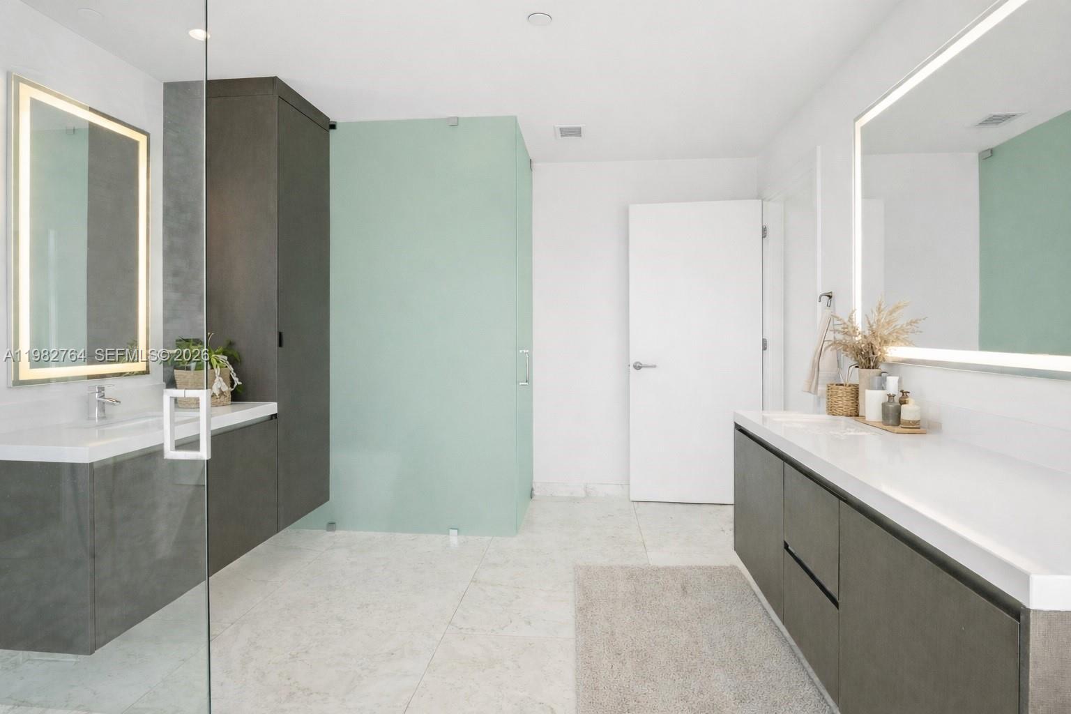 851 NE 1st Ave #4801 Miami, FL 33132