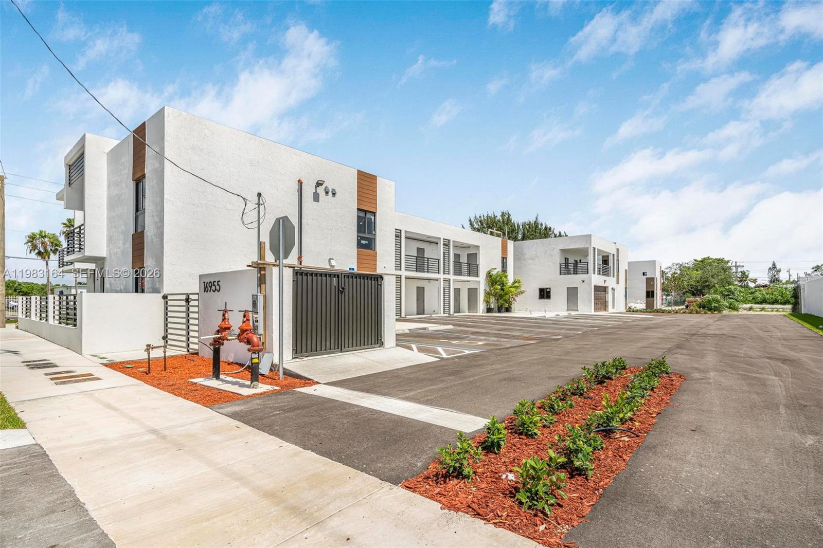 16955 SW 100th Ave Miami, FL 33157