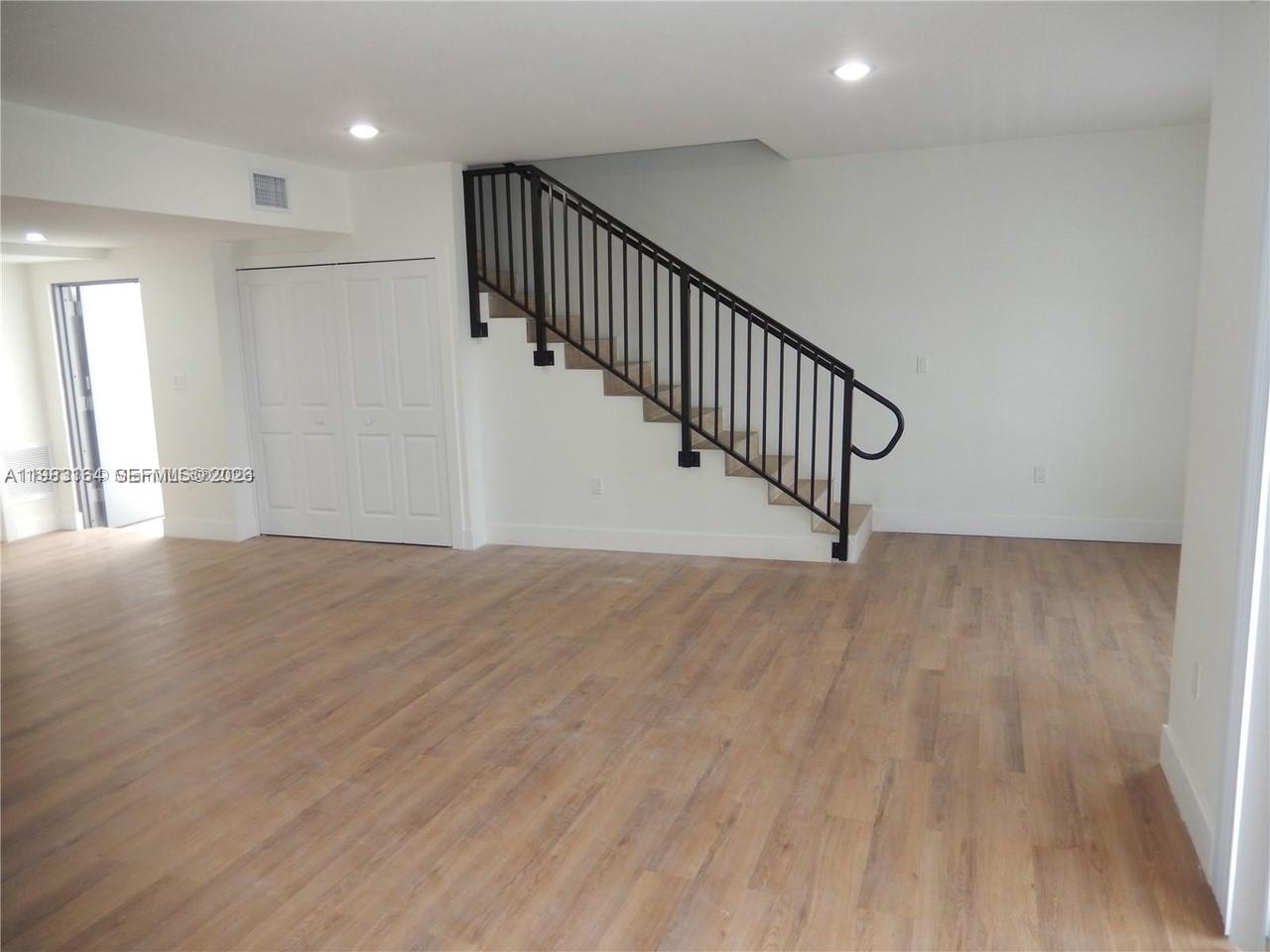 16955 SW 100th Ave Miami, FL 33157