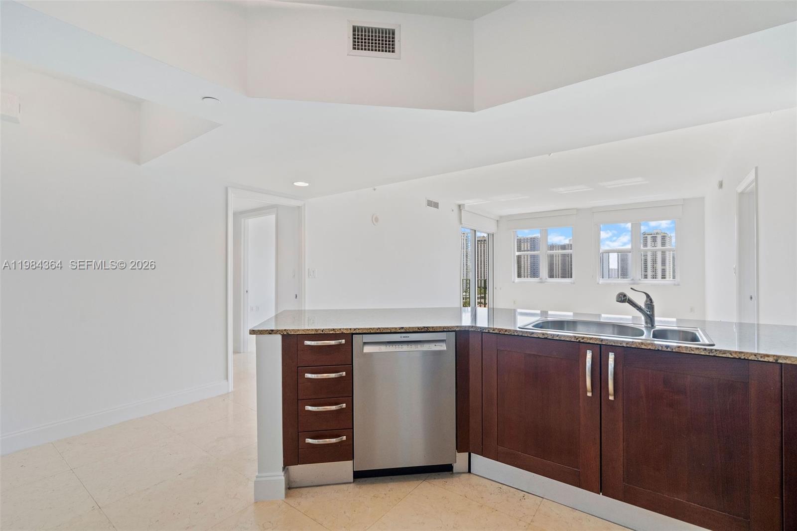 20000 E Country Clb Dr #1109 Aventura, FL 33180