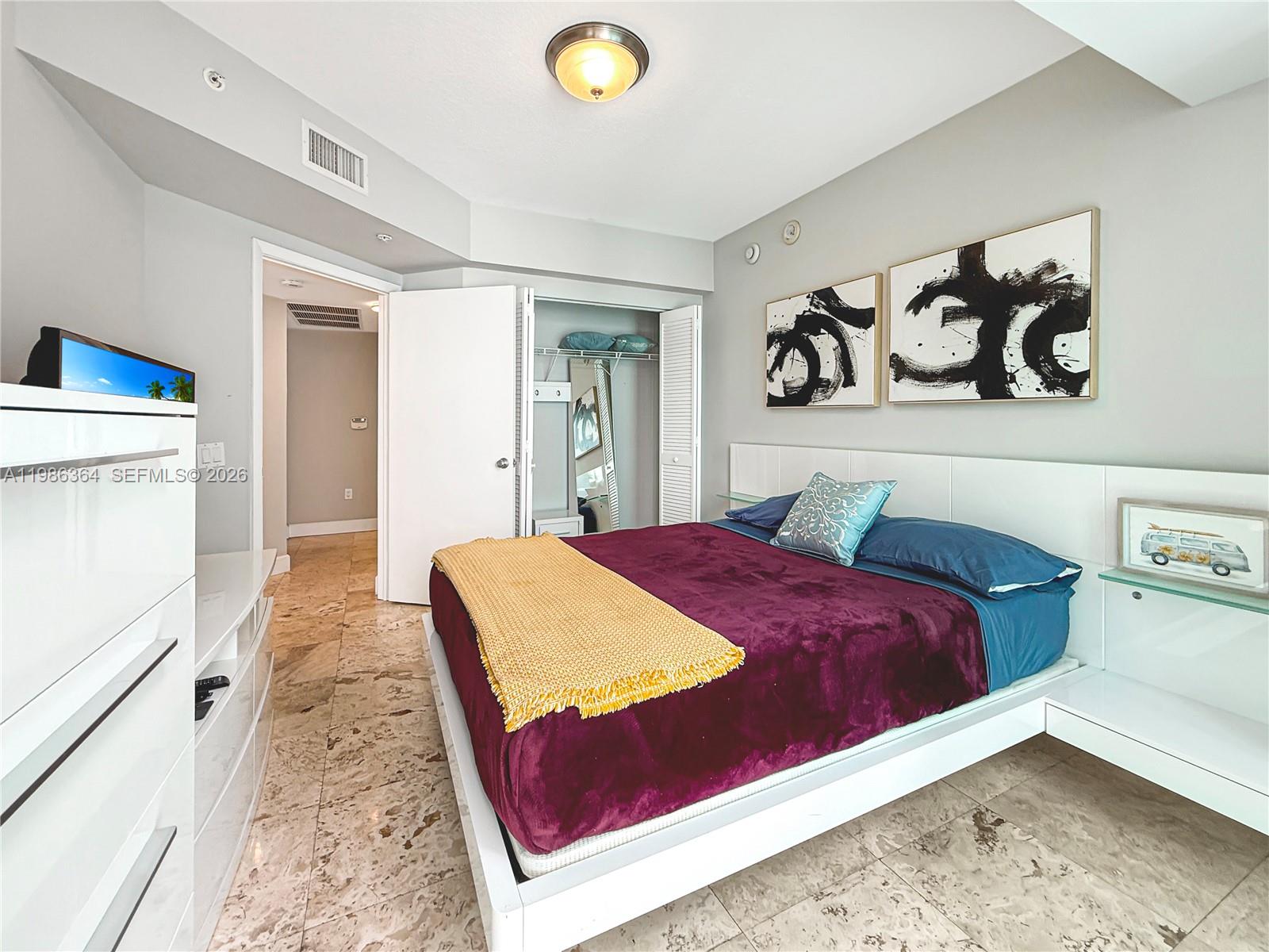 image Brickell on the River South14