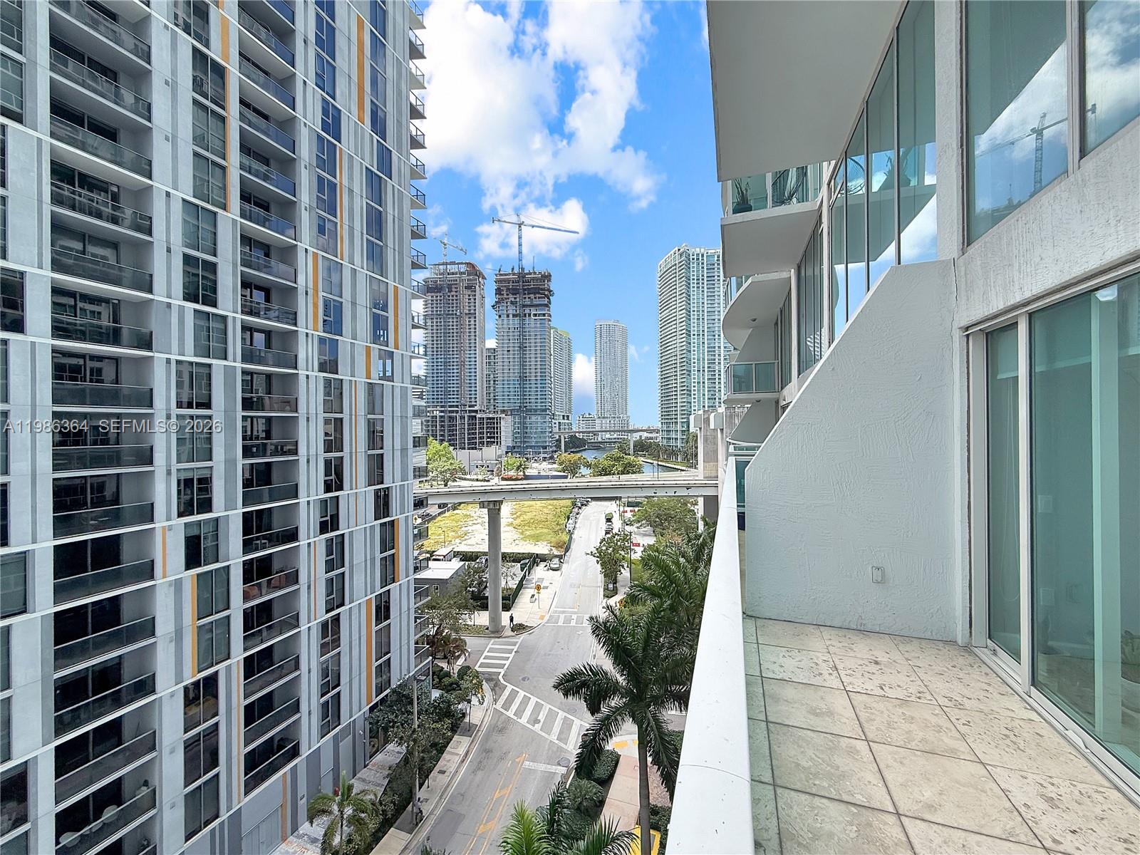 image Brickell on the River South23