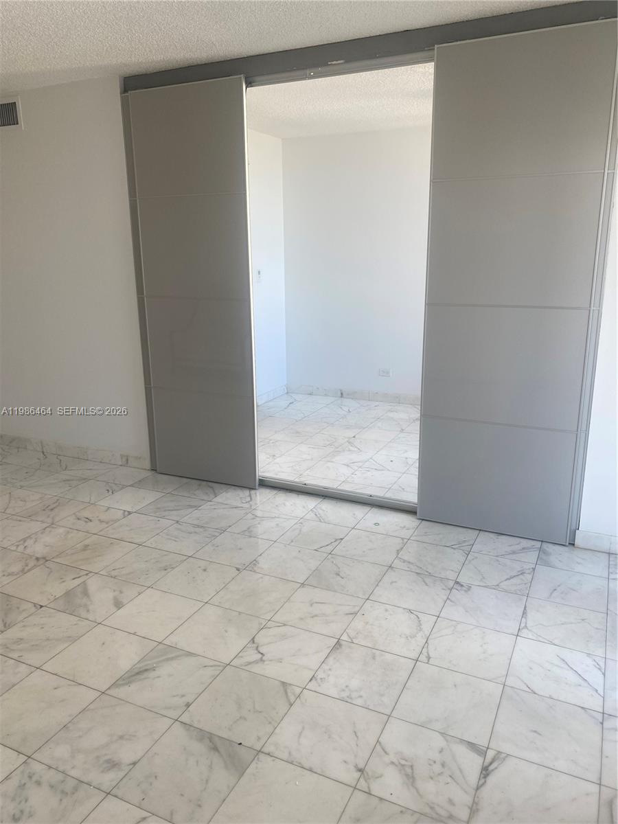 image Winston Towers 30011