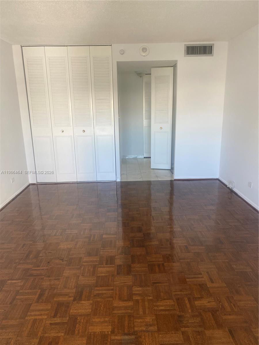 image Winston Towers 30013