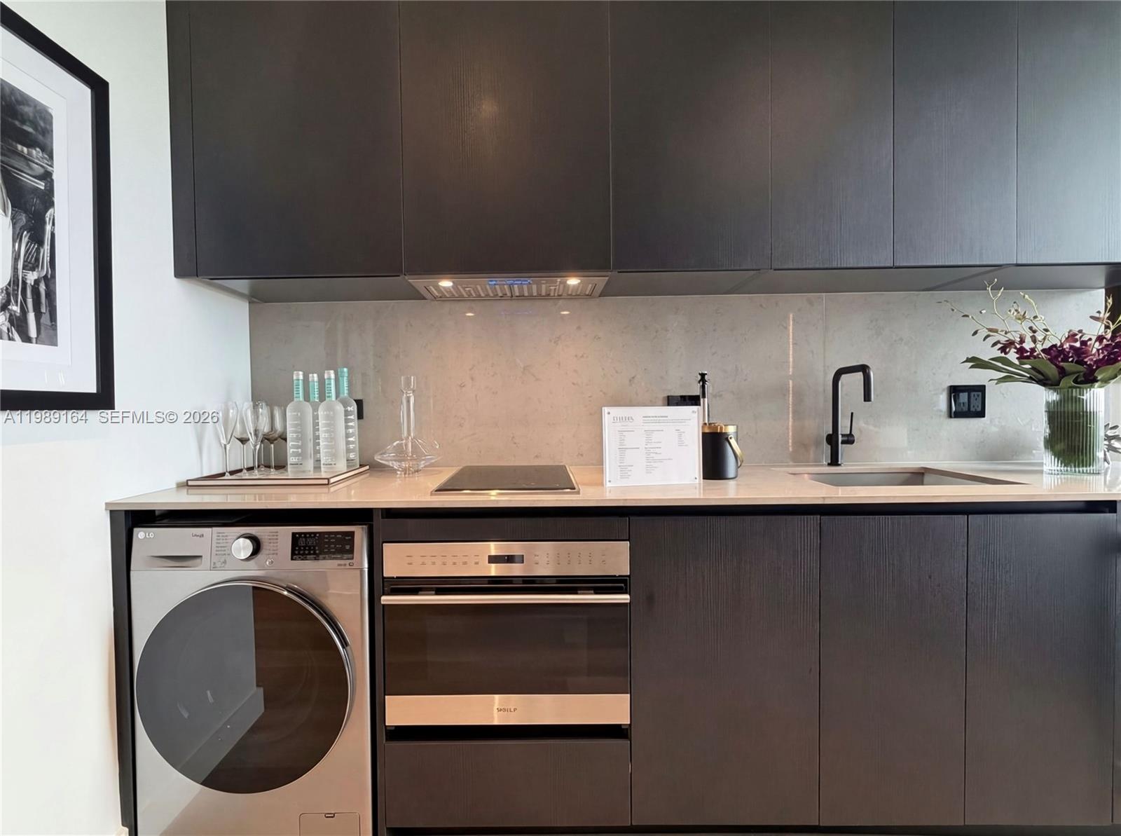 image E11EVEN Hotel & Residences10