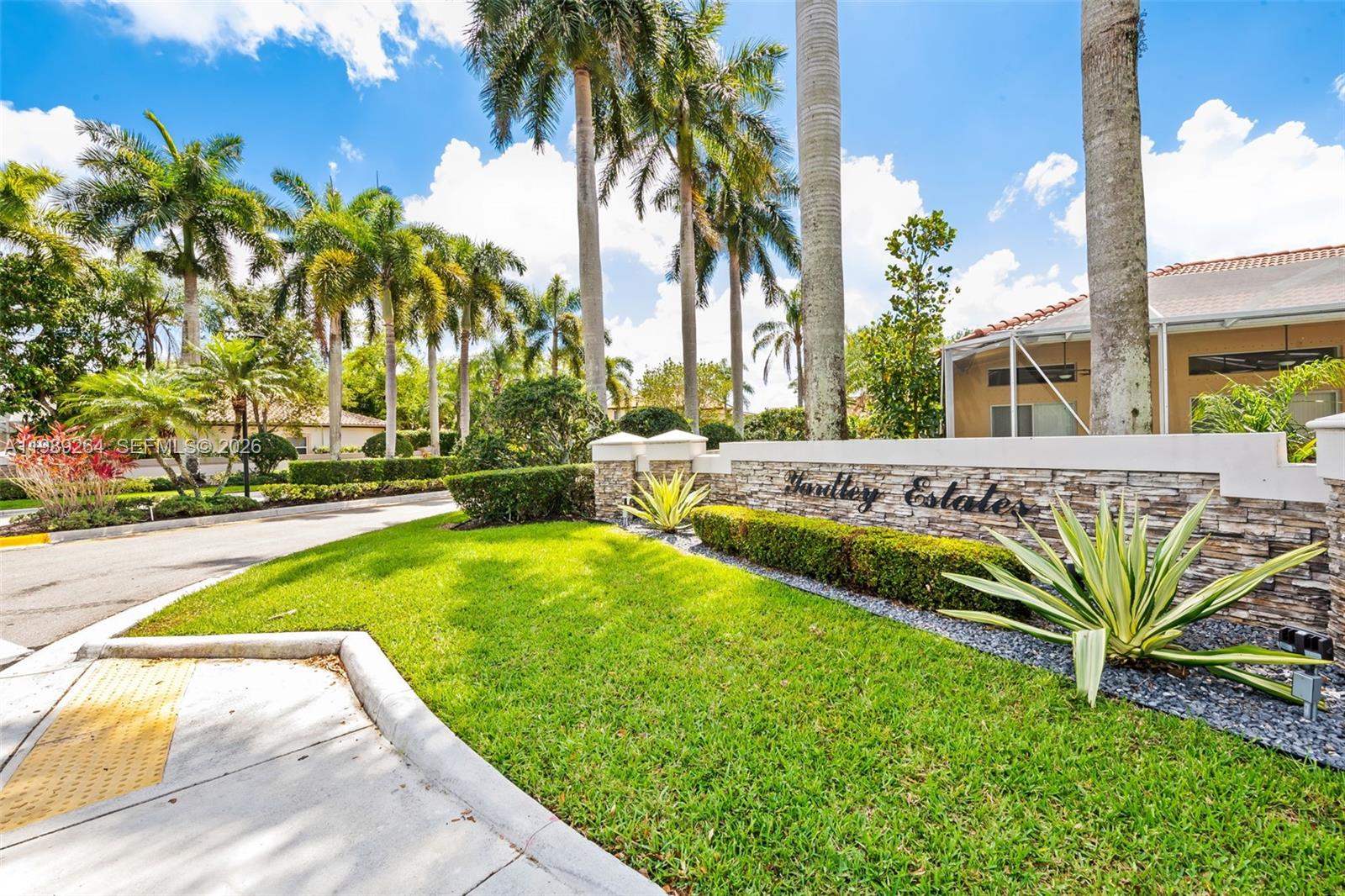 10237 NW 53rd Ct Coral Springs, FL 33076